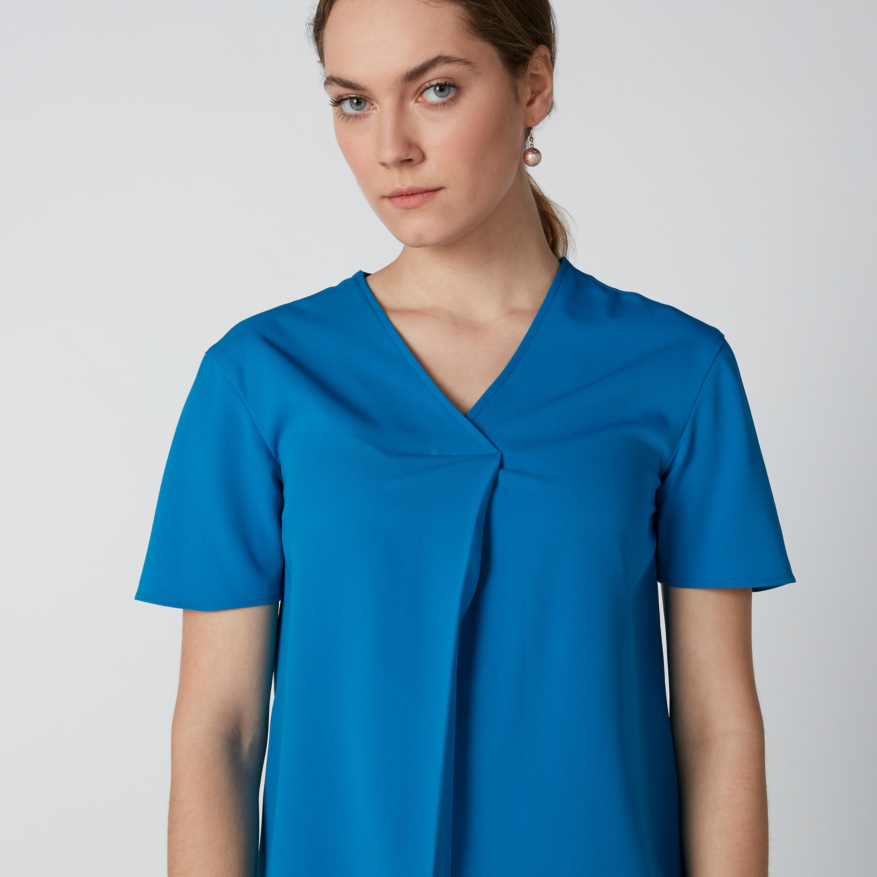 بلوزة بياقة V وأكمام قصيرة-women-clothing-shirtsandblouses-blouses-image-4