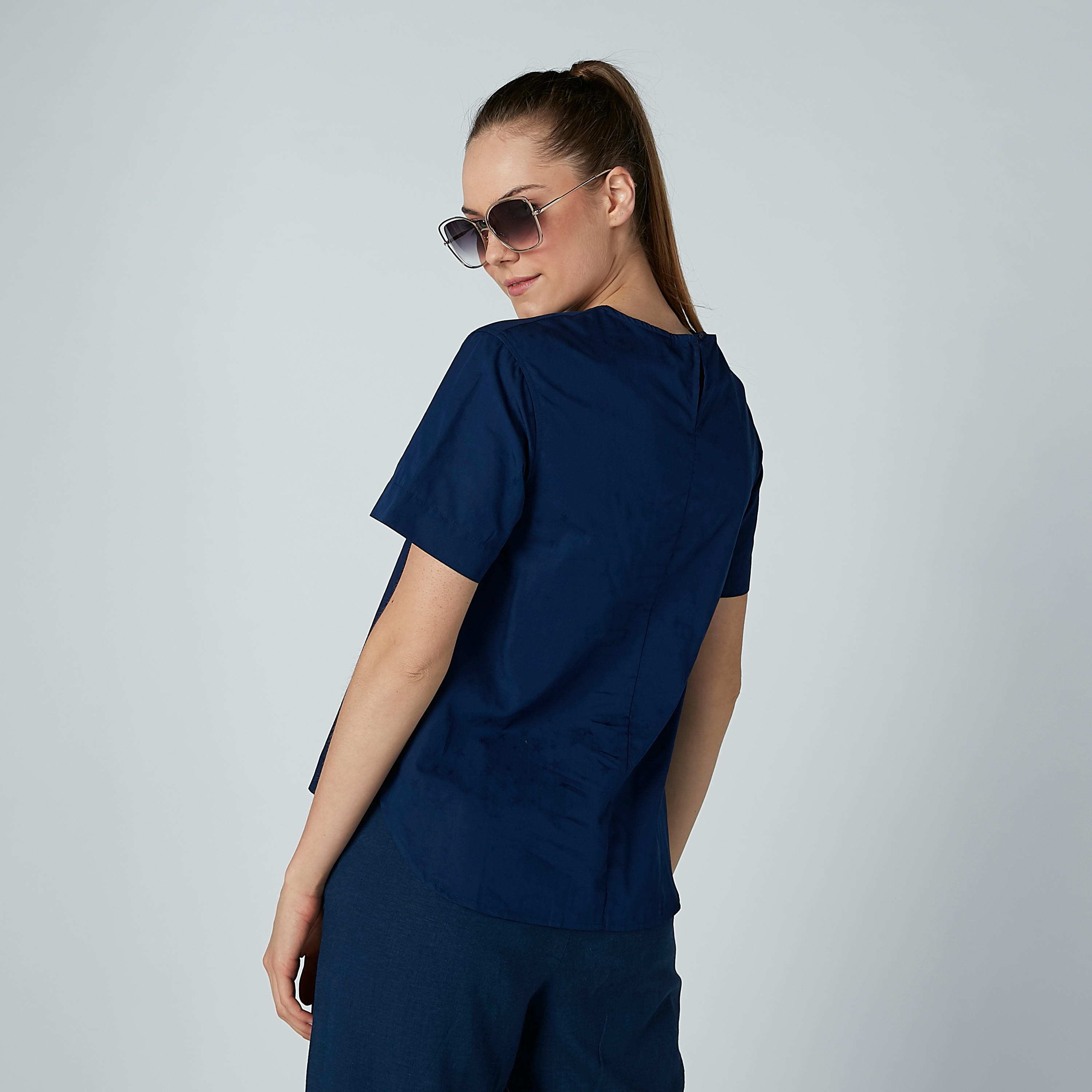 بلوزة بياقة مستديرة وأكمام قصيرة وطبعات-women-clothing-shirtsandblouses-blouses-image-3