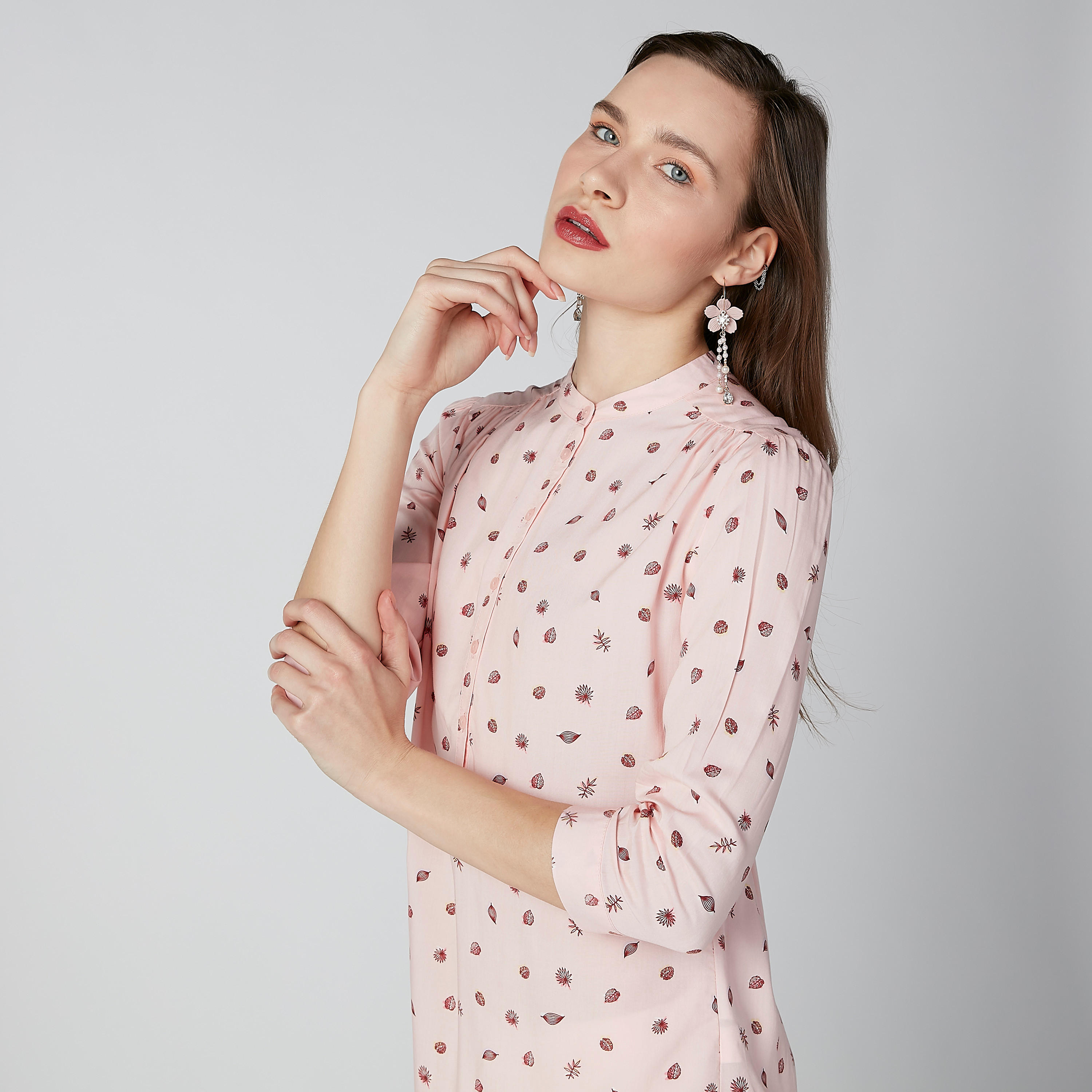 بلوزة بياقة ماندارين وأكمام 3/4 وطبعات-women-clothing-shirtsandblouses-blouses-image-3