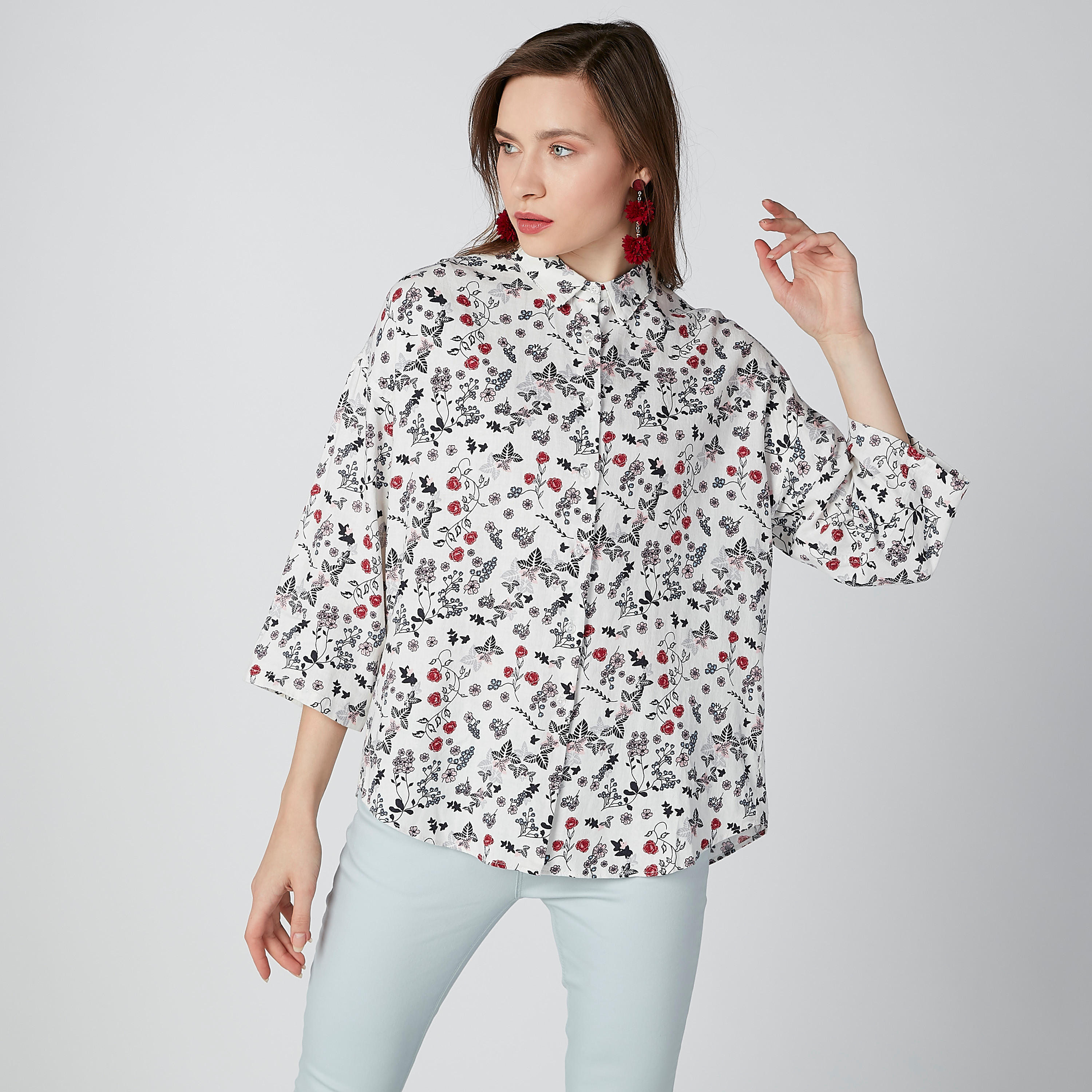 تيشيرت بأكتاف منسدلة وطبعات زهرية-women-clothing-shirtsandblouses-blouses-image-1