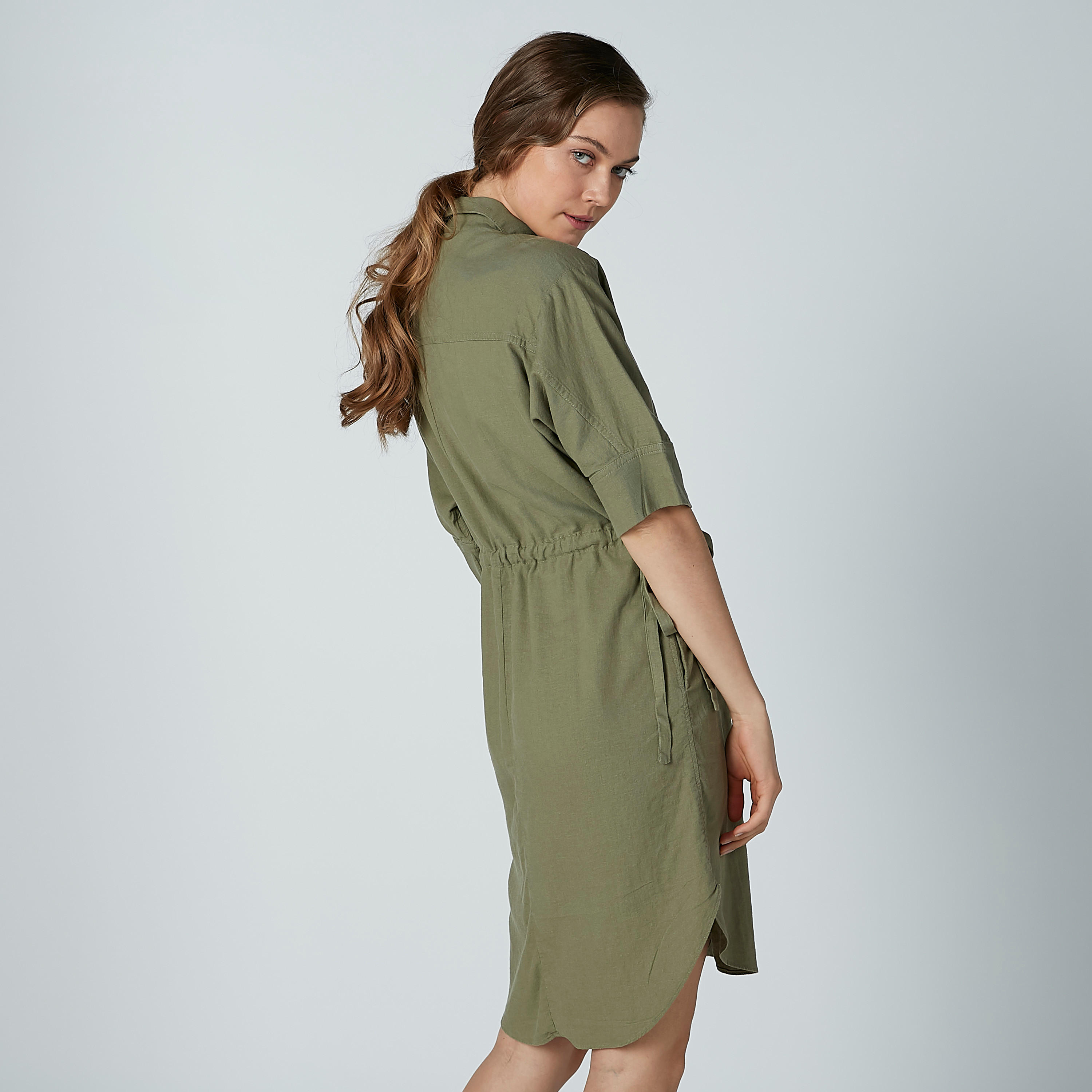 فستان قميص سادة متوسط الطول بأكمام قصيرة ورباط-women-clothing-dresses-image-3