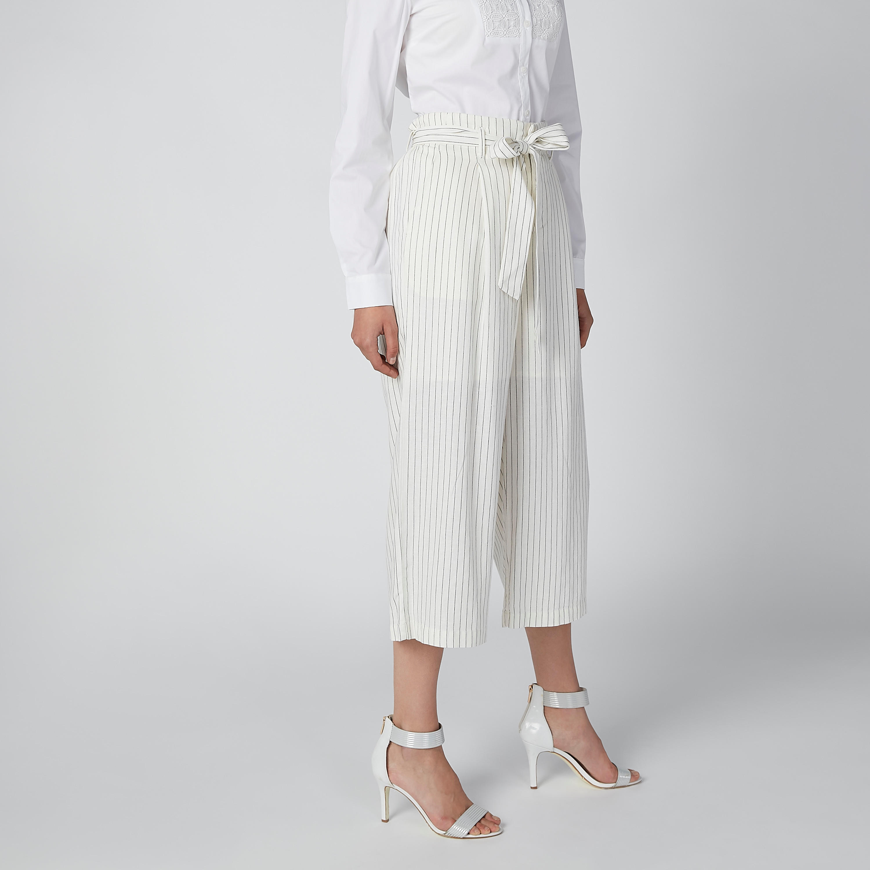 بنطال واسع الساقين رسمي مقلّم بقصّة واسعة ورباط-women-clothing-bottoms-trousers-image-3