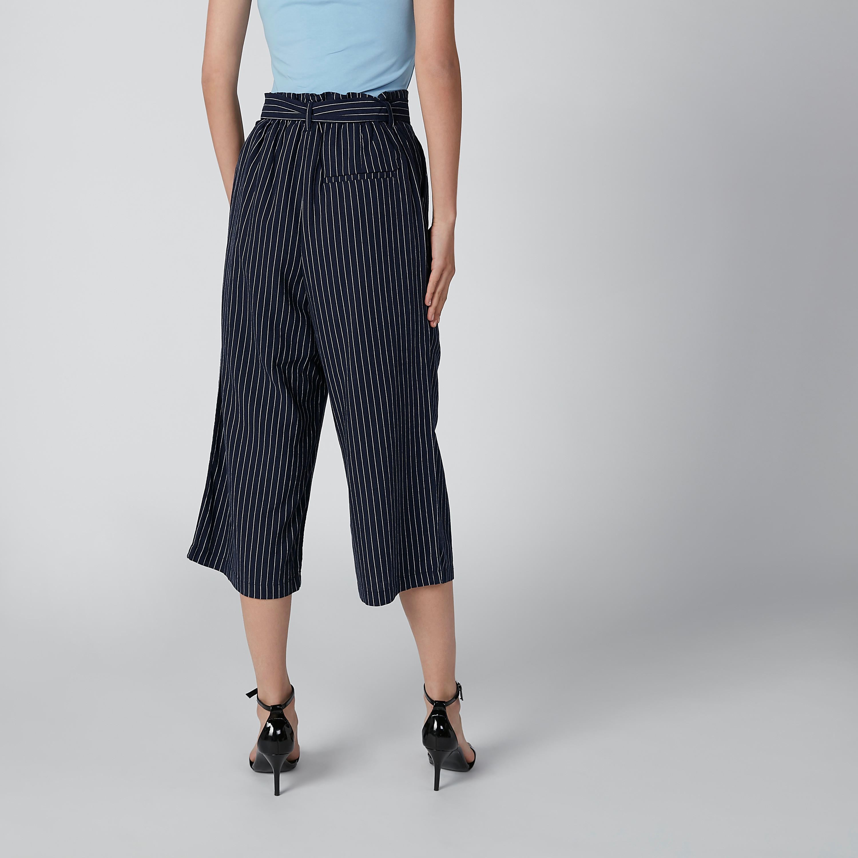 بنطال واسع الساقين رسمي مقلّم بقصّة واسعة وجيوب-women-clothing-bottoms-trousers-image-2