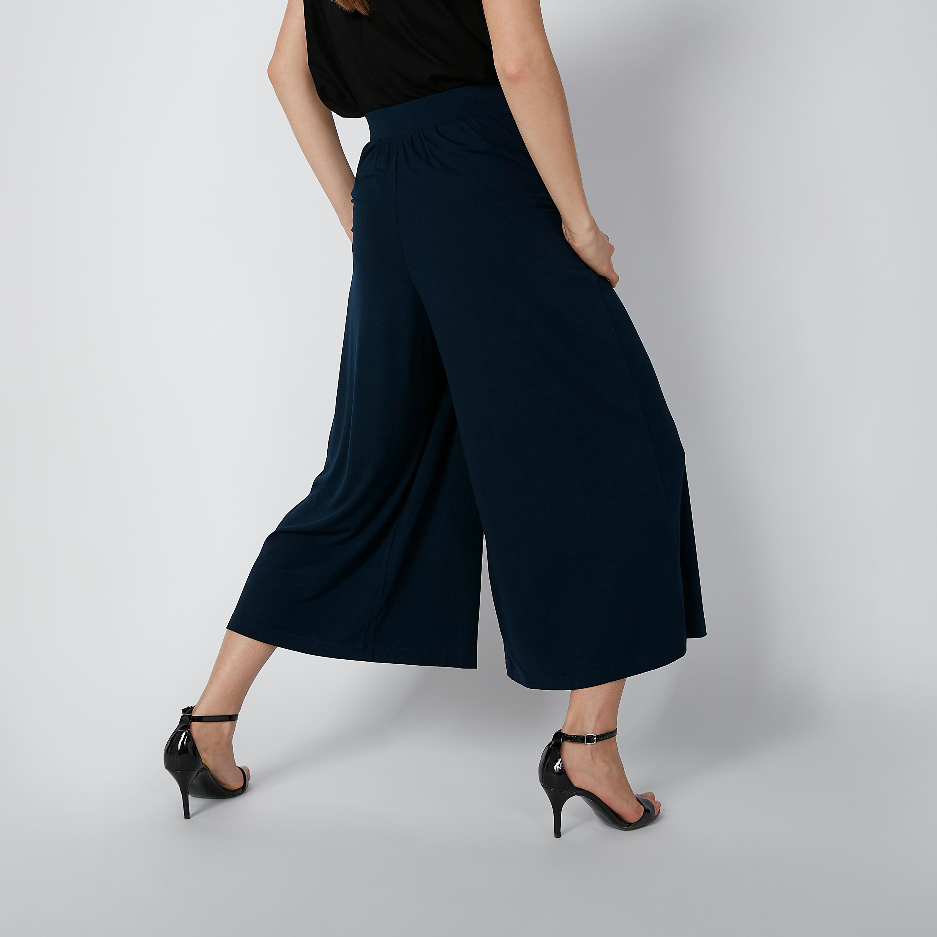 بنطلون مستدام واسع الساقين بقصّة واسعة وخصر مرن وثنيات-women-clothing-bottoms-trousers-image-3