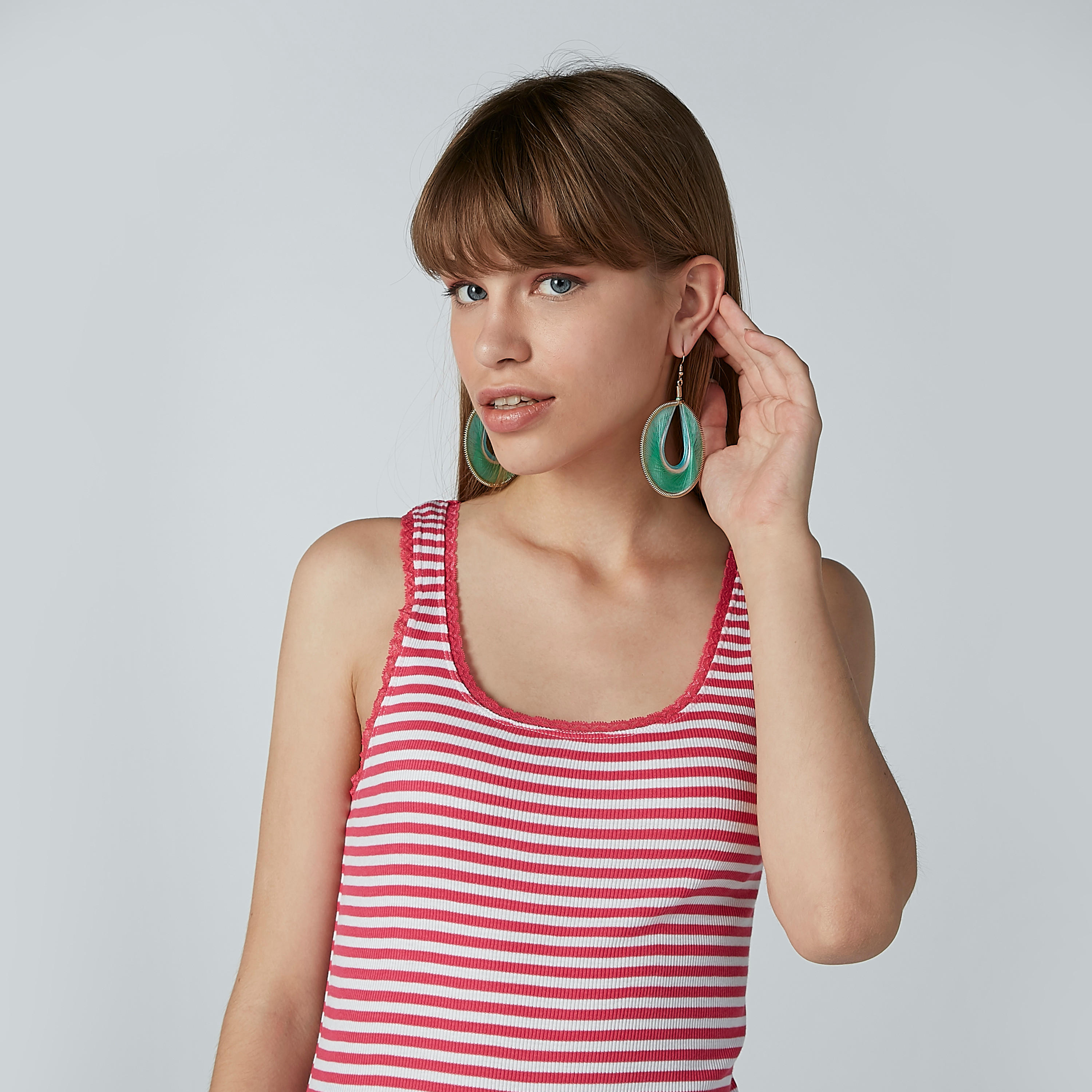 سترة فيست مقلّمة بياقة عميقة-women-clothing-tshirts-image-1