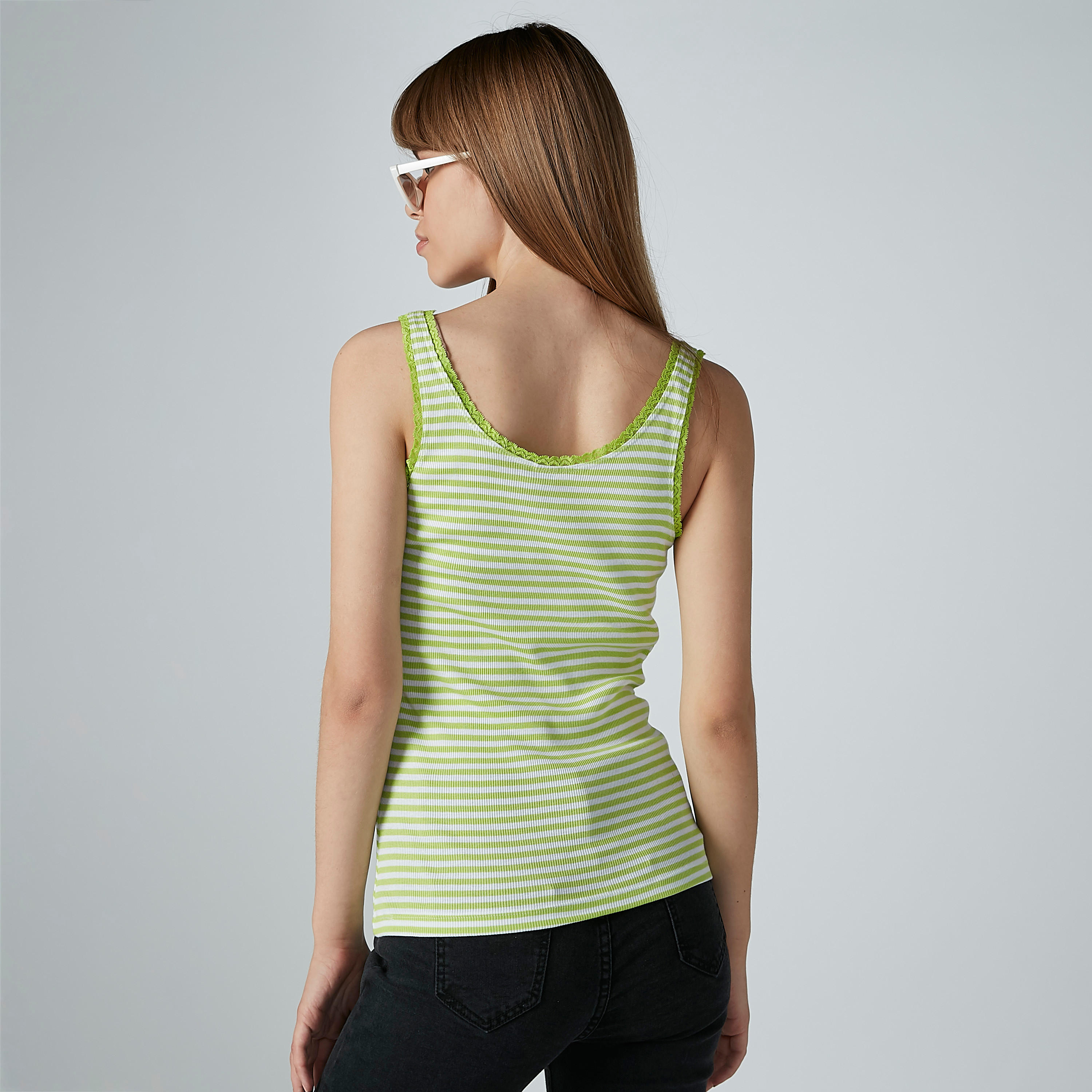بلوزة مقلّمة دون أكمام بياقة عميقة وتفاصيل دانتيل-women-clothing-tshirts-image-3