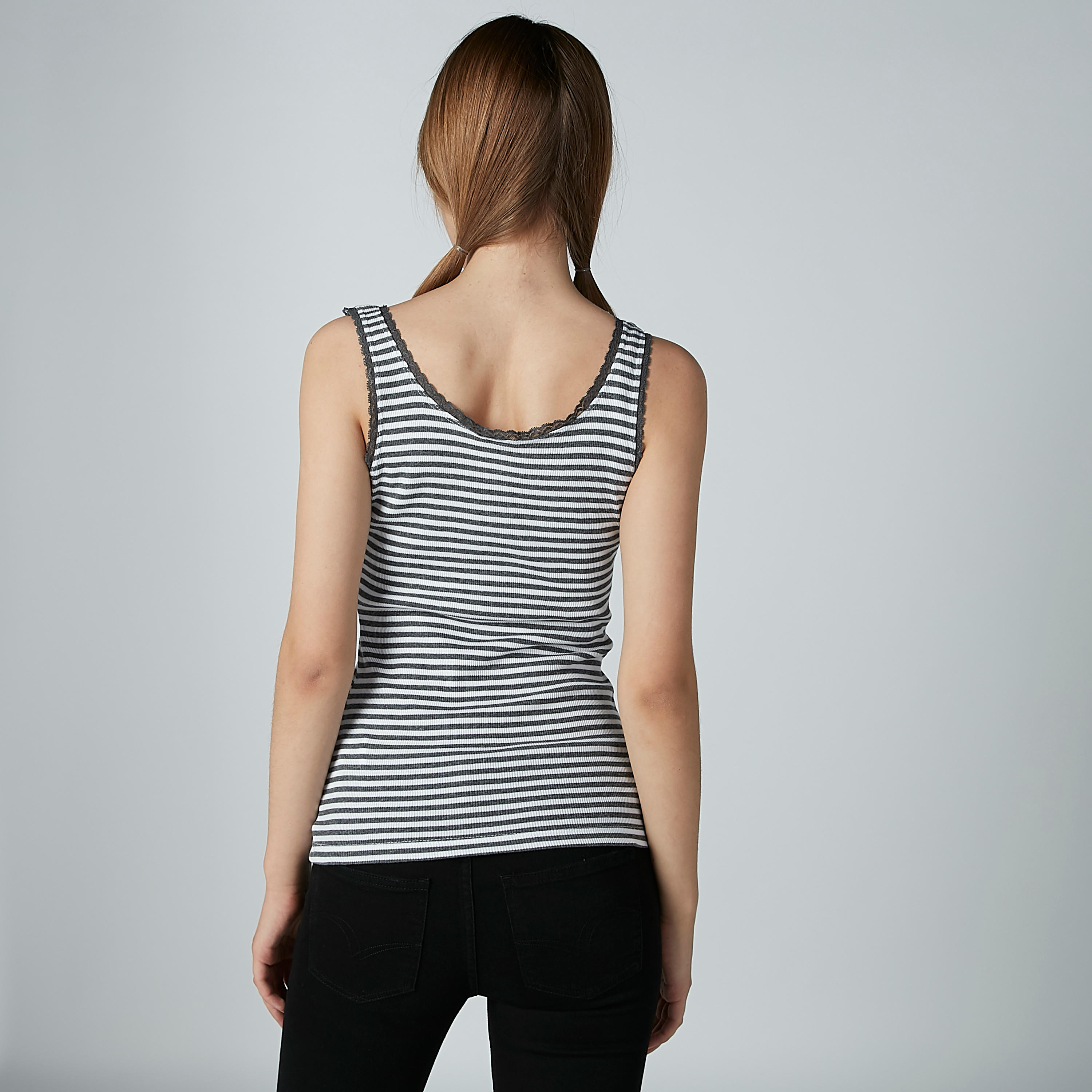 فيست مقلّم دون أكمام بياقة عميقة وتفاصيل دانتيل-women-clothing-tshirts-image-3