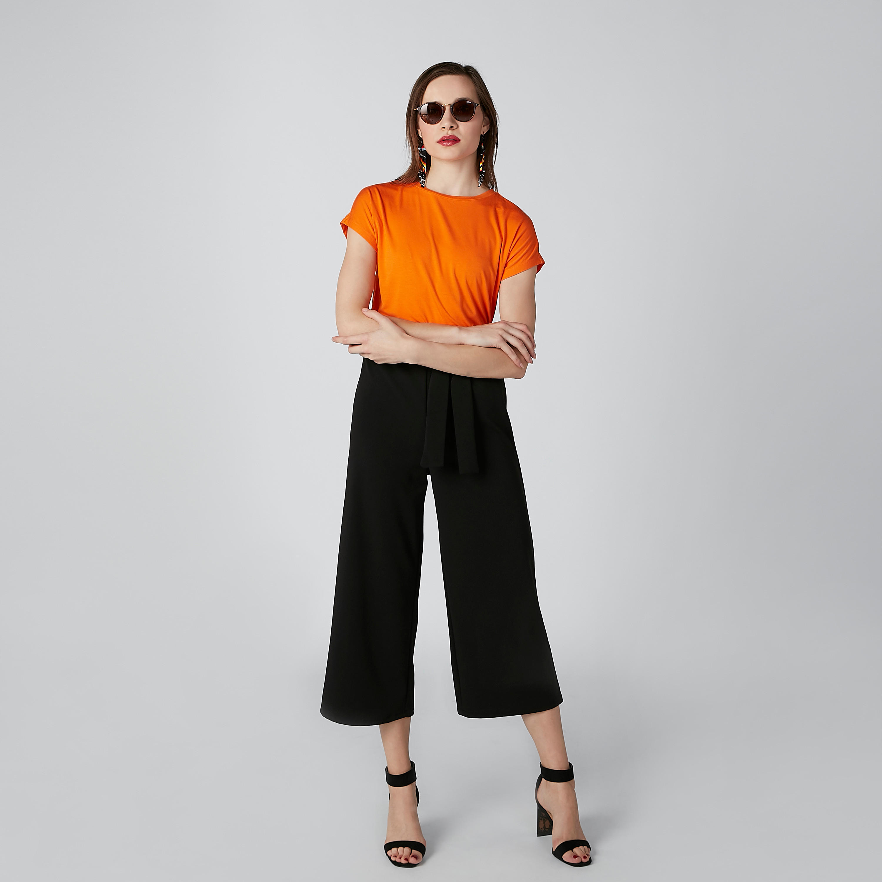 تيشيرت سادة بياقة مستديرة وأكمام قصيرة-women-clothing-tshirts-image-1