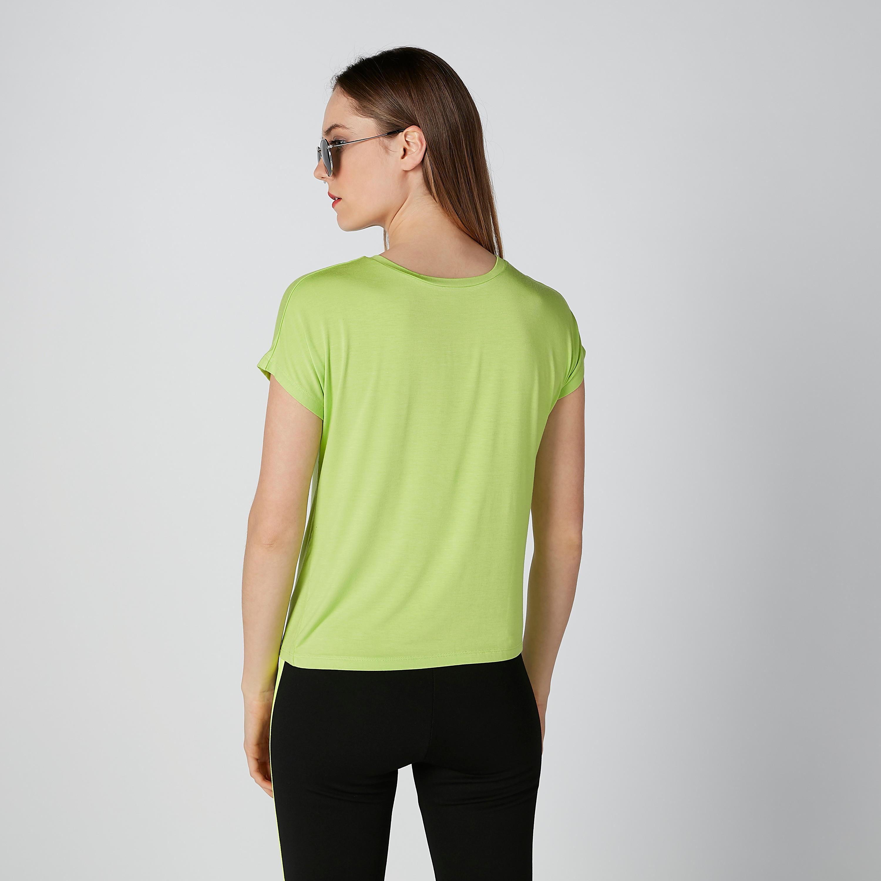 تيشيرت سادة بياقة مستديرة وأكمام متصلّة-women-clothing-tshirts-image-2