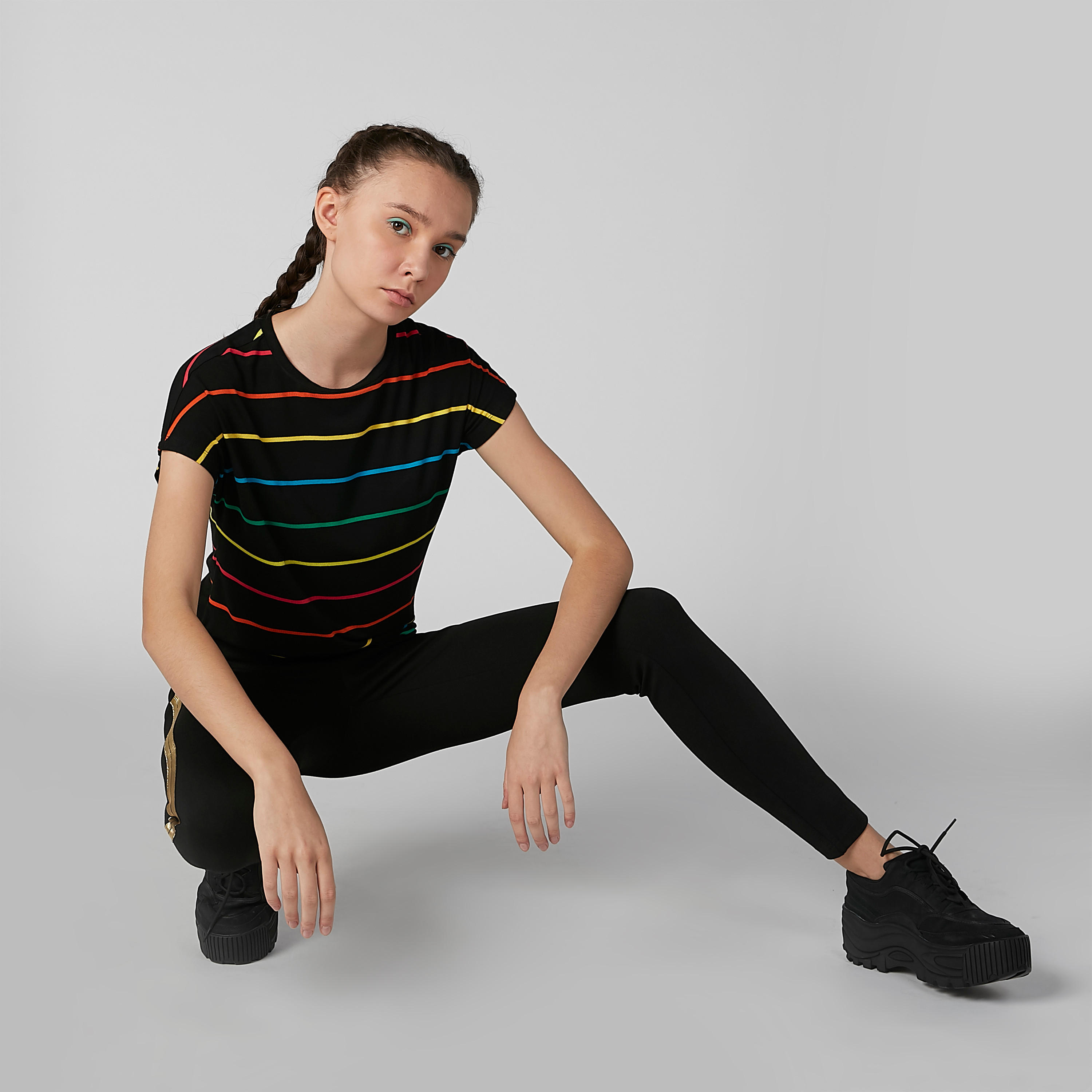 بلوزة مقلّمة بياقة مستديرة وأكمام كاب-women-clothing-tshirts-image-1