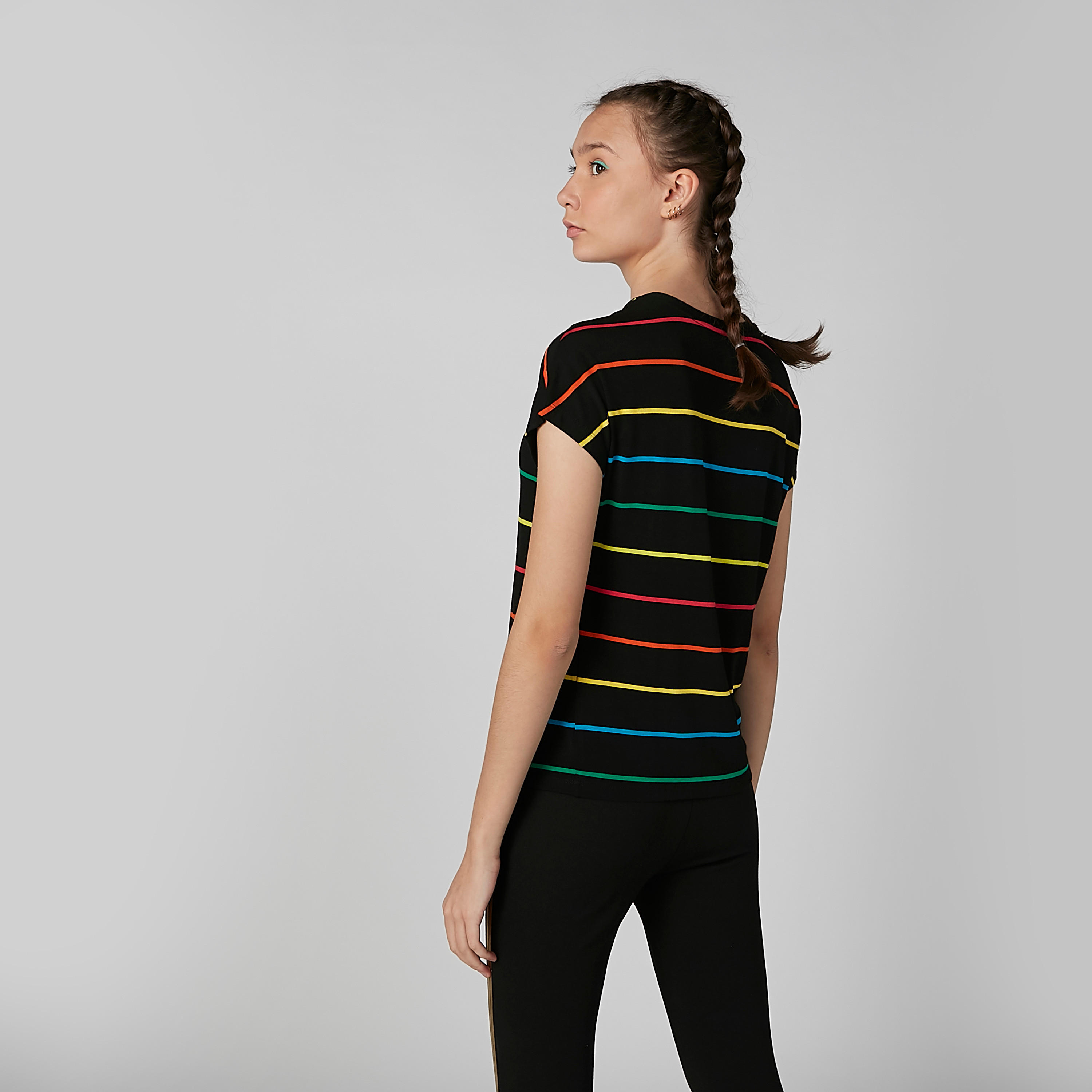 بلوزة مقلّمة بياقة مستديرة وأكمام كاب-women-clothing-tshirts-image-3