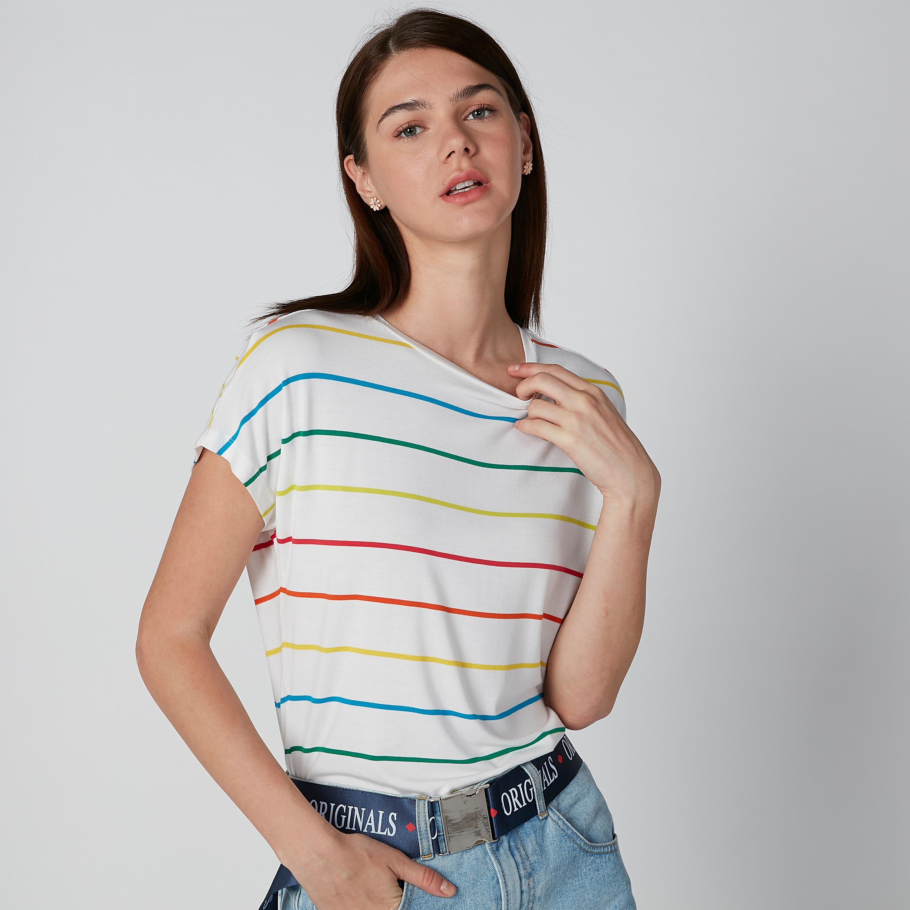 تيشيرت مقلّم بياقة مستديرة وأكمام كاب متصلة-women-clothing-tshirts-image-3