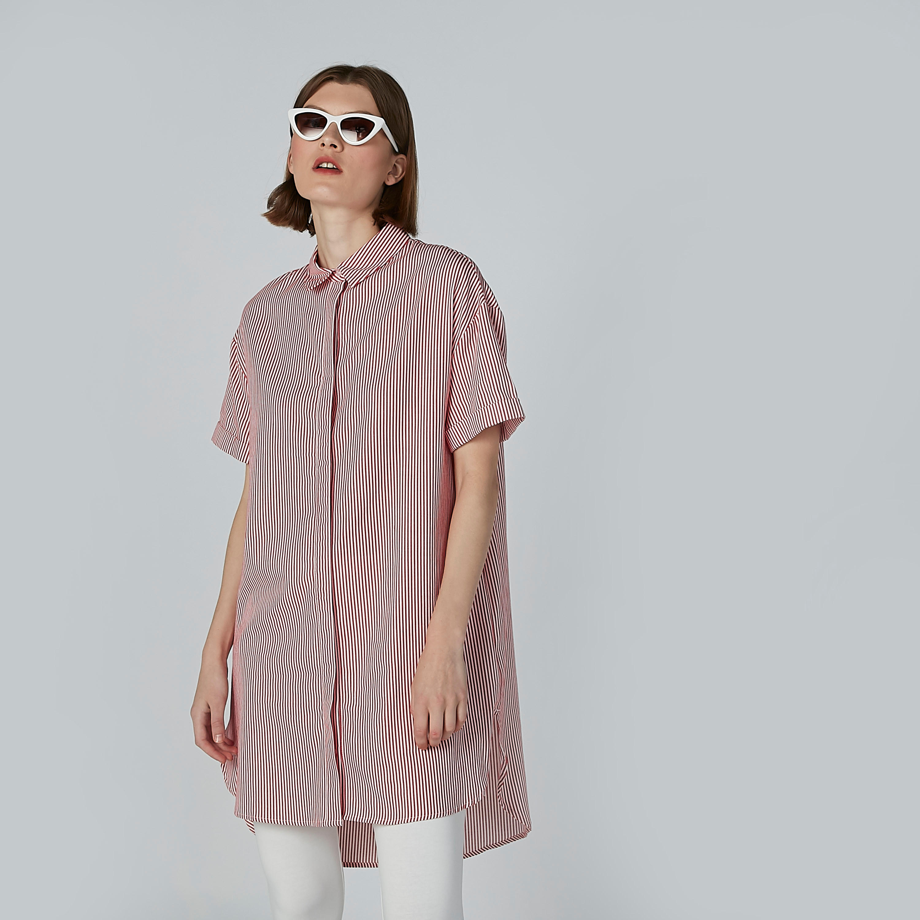 قميص طويل مقلّم بأكمام قصيرة وأزرار-women-clothing-shirtsandblouses-blouses-image-1