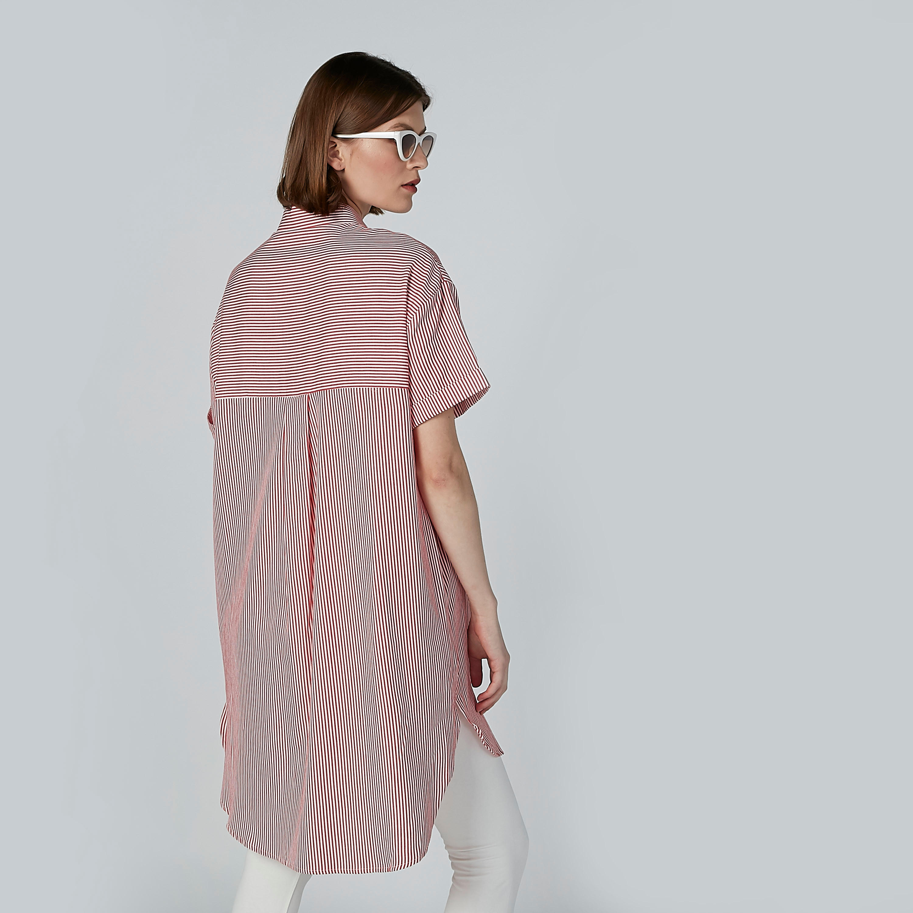 قميص طويل مقلّم بأكمام قصيرة وأزرار-women-clothing-shirtsandblouses-blouses-image-4