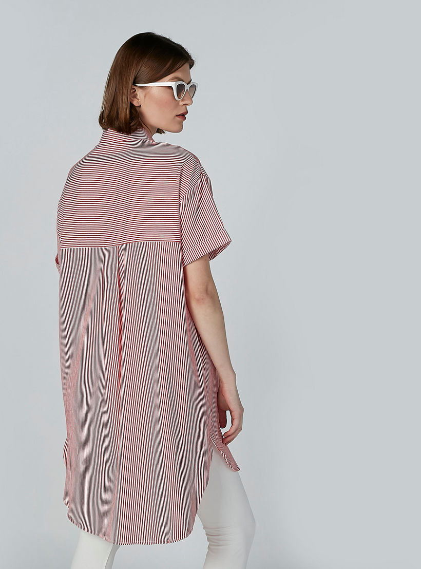 قميص طويل مقلّم بأكمام قصيرة وأزرار-women-clothing-shirtsandblouses-blouses-image-4