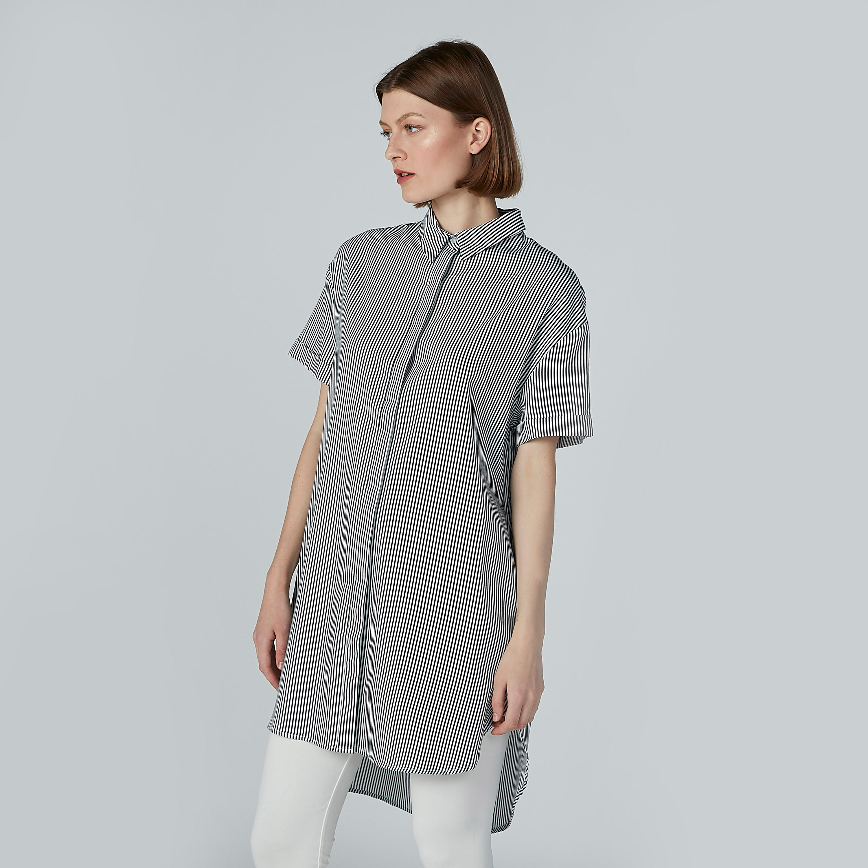 قميص طويل مقلّم بياقة عاديّة وأكمام قصيرة-women-clothing-shirtsandblouses-blouses-image-4