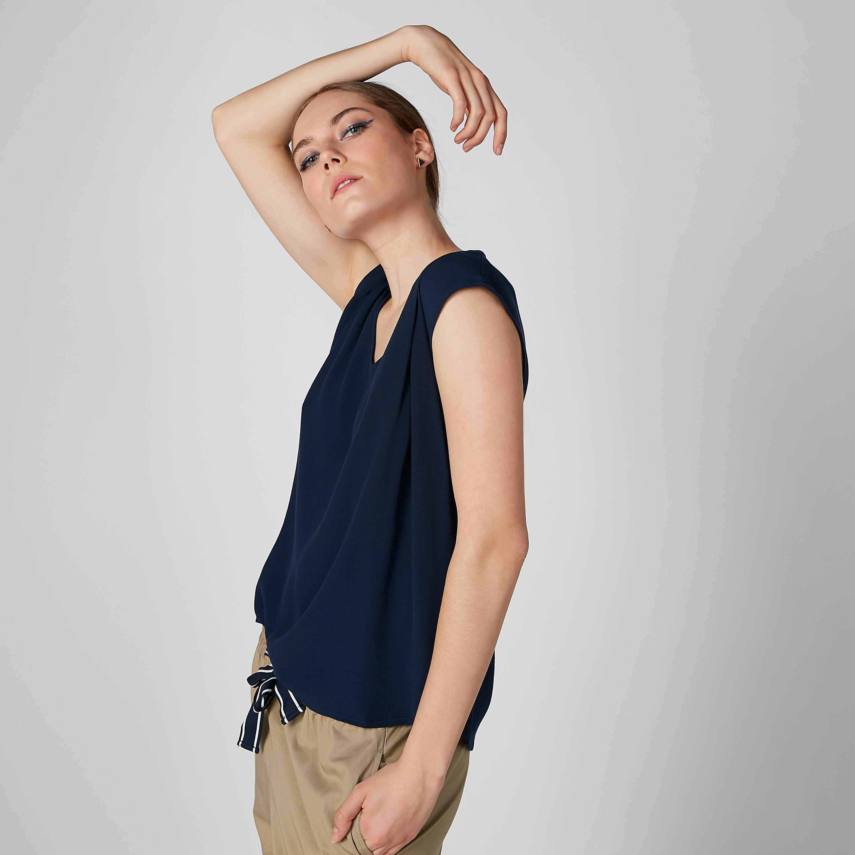 V-neck Sleeveless Plain Top with Textured Pattern-women-clothing-shirtsandblouses-blouses-image-1