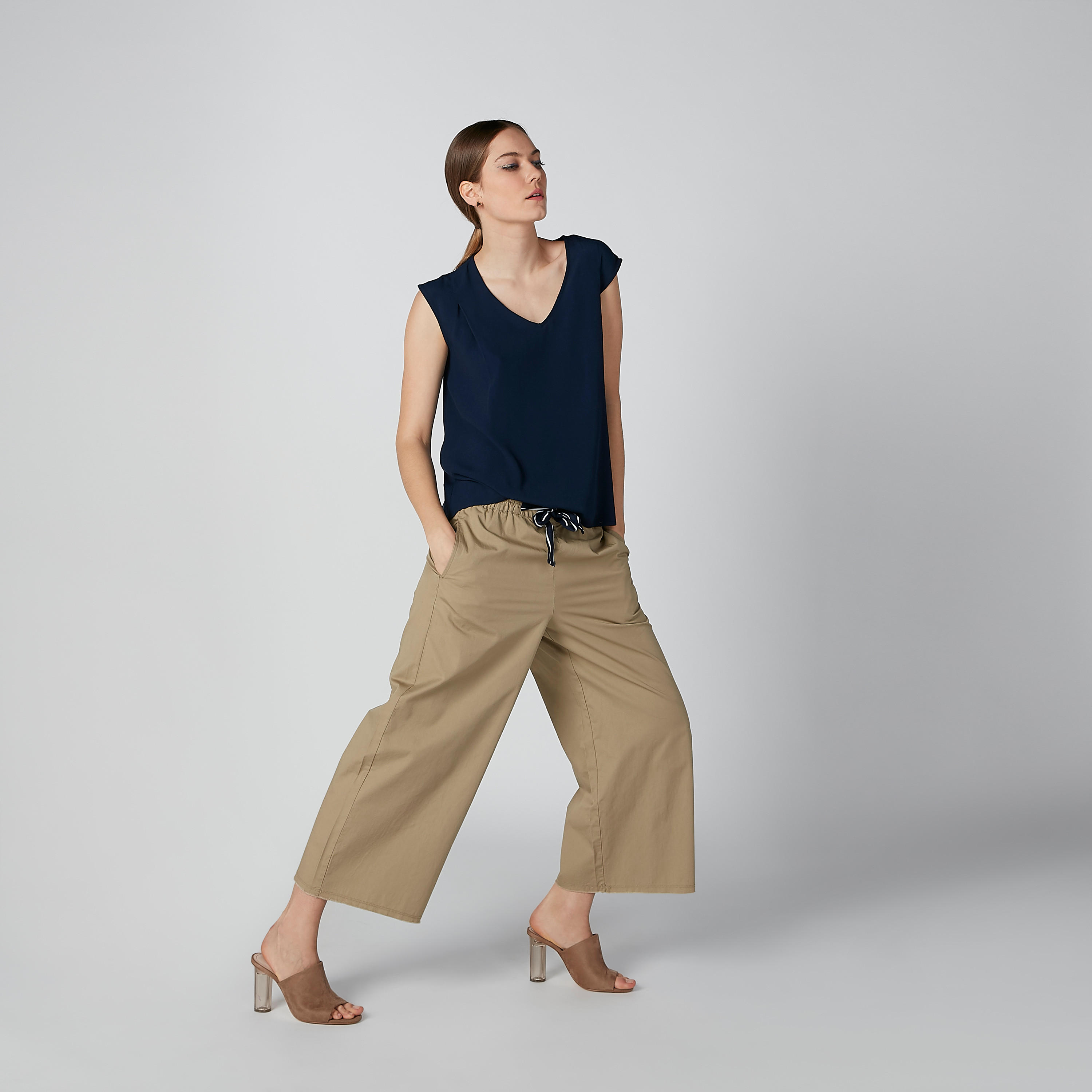 V-neck Sleeveless Plain Top with Textured Pattern-women-clothing-shirtsandblouses-blouses-image-2