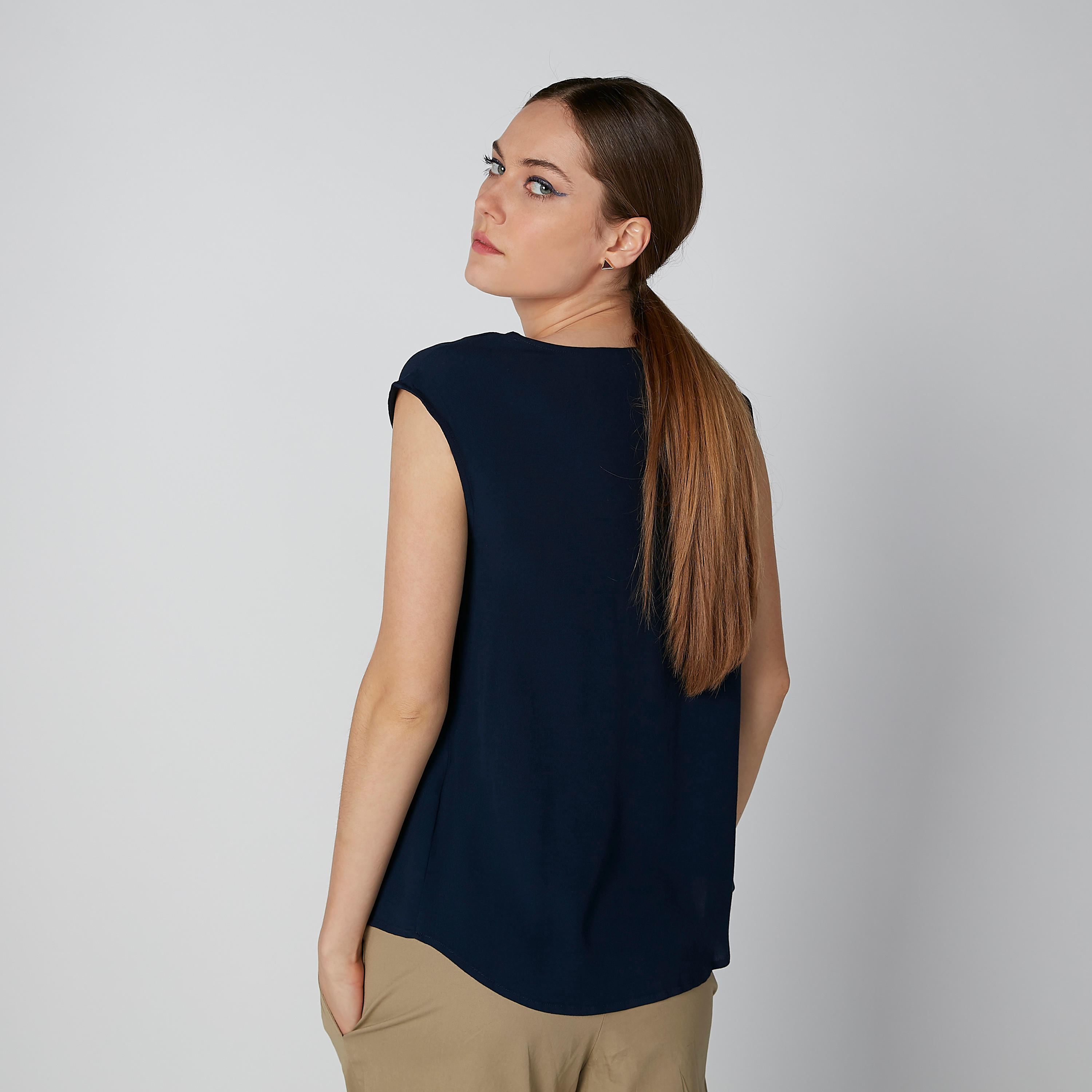 V-neck Sleeveless Plain Top with Textured Pattern-women-clothing-shirtsandblouses-blouses-image-3