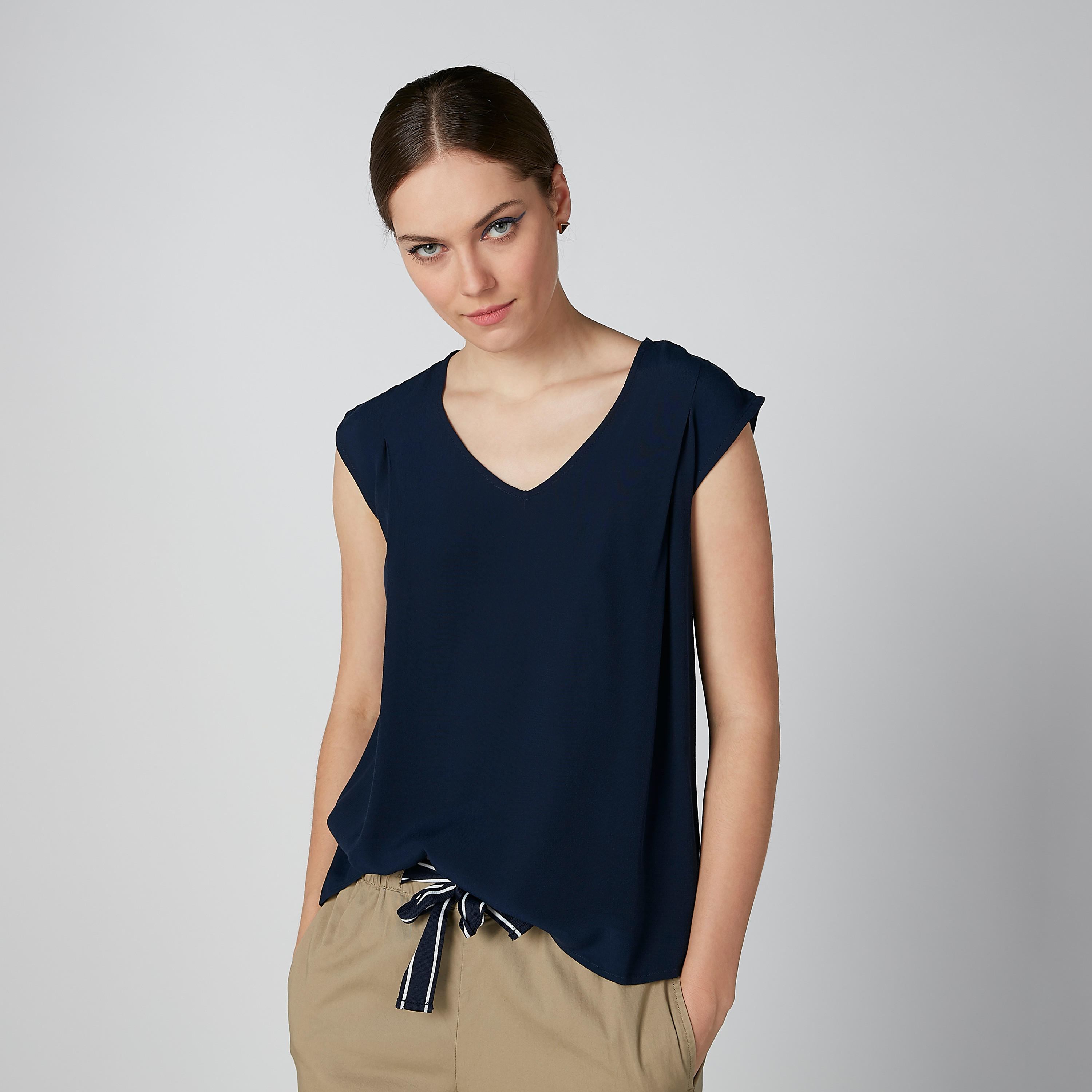 V-neck Sleeveless Plain Top with Textured Pattern-women-clothing-shirtsandblouses-blouses-image-4