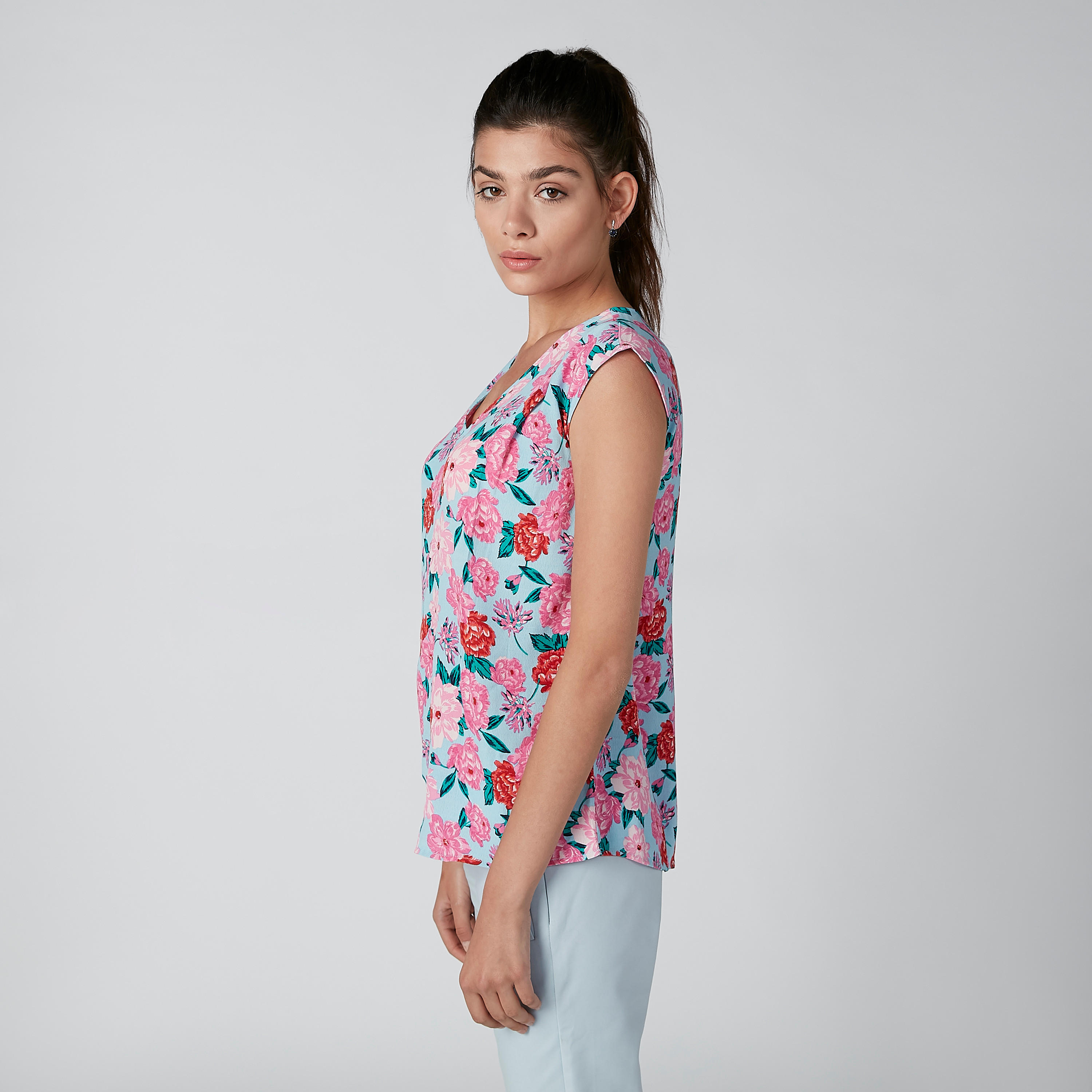 بلوزة دون أكمام بياقة V وطبعات زهرية-women-clothing-shirtsandblouses-blouses-image-4