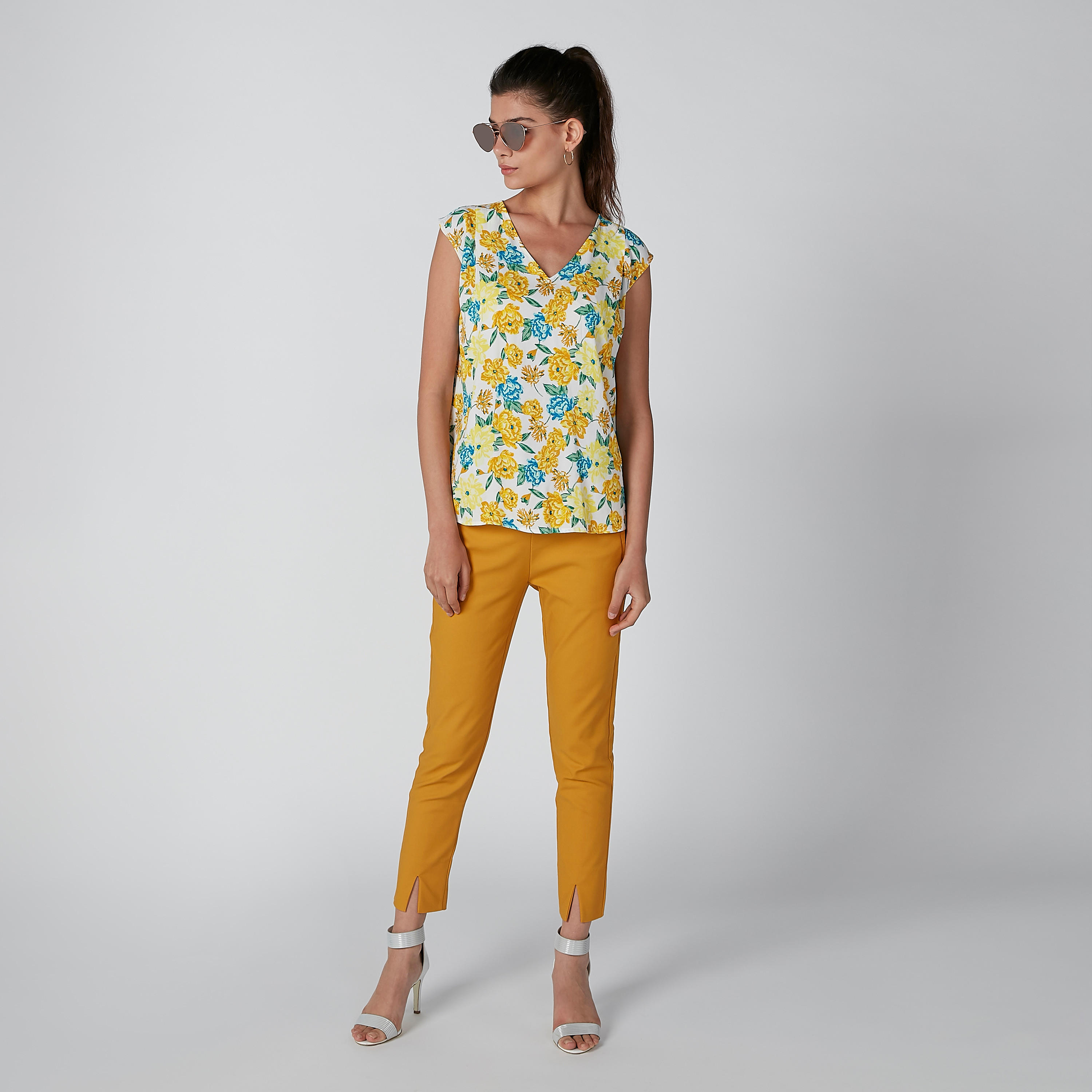 بلوزة دون أكمام بياقة V وطبعات زهرية-women-clothing-shirtsandblouses-blouses-image-4