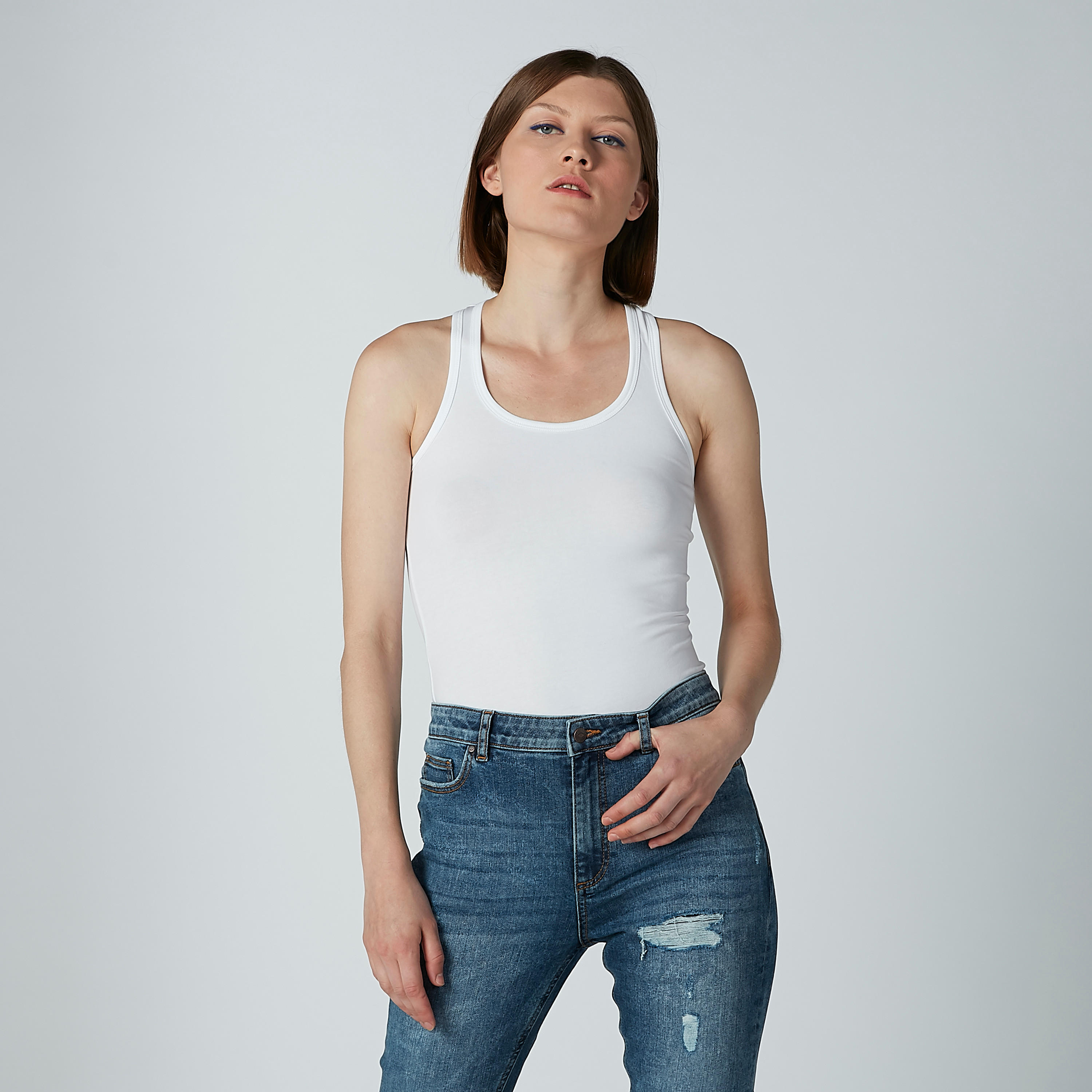 فيست سادة بظهر ريسر وياقة عميقة-women-clothing-tshirts-image-1