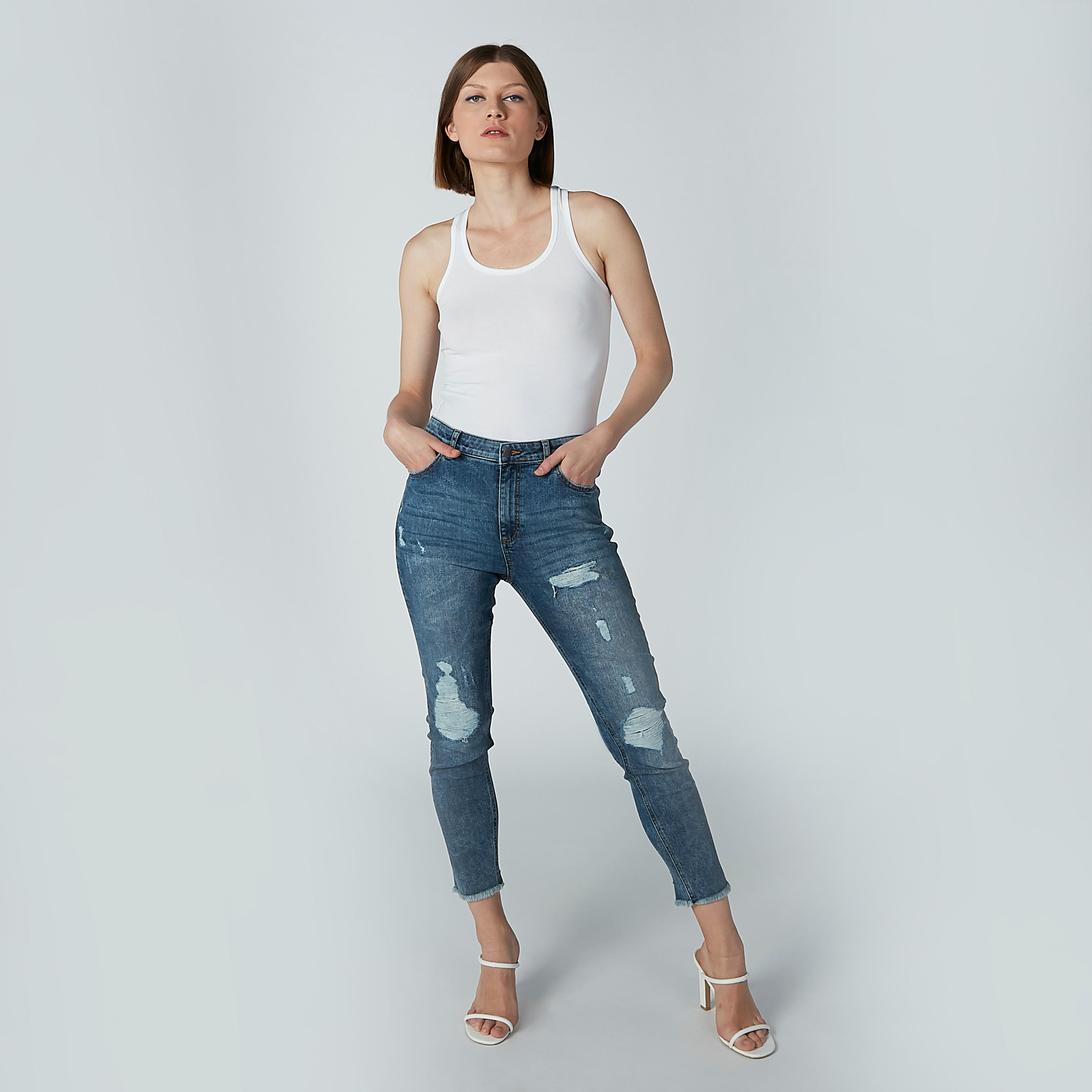 فيست سادة بظهر ريسر وياقة عميقة-women-clothing-tshirts-image-2