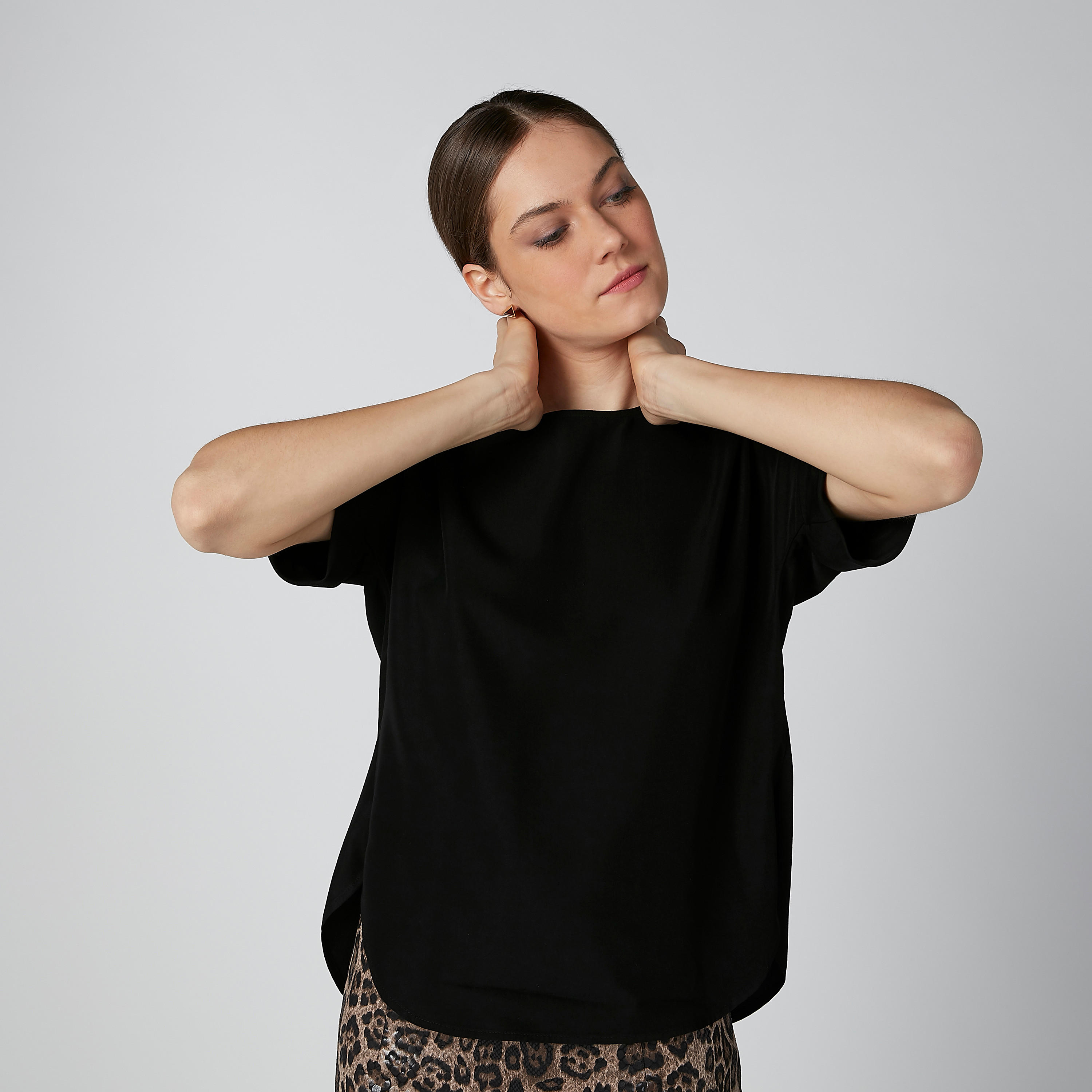 Plain Top with Round Neck and Apple Hem-women-clothing-shirtsandblouses-blouses-image-2