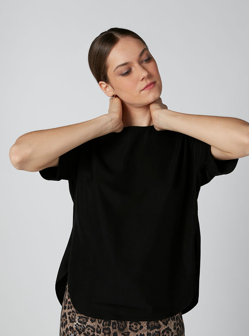 Plain Top with Round Neck and Apple Hem-women-clothing-shirtsandblouses-blouses-image-2
