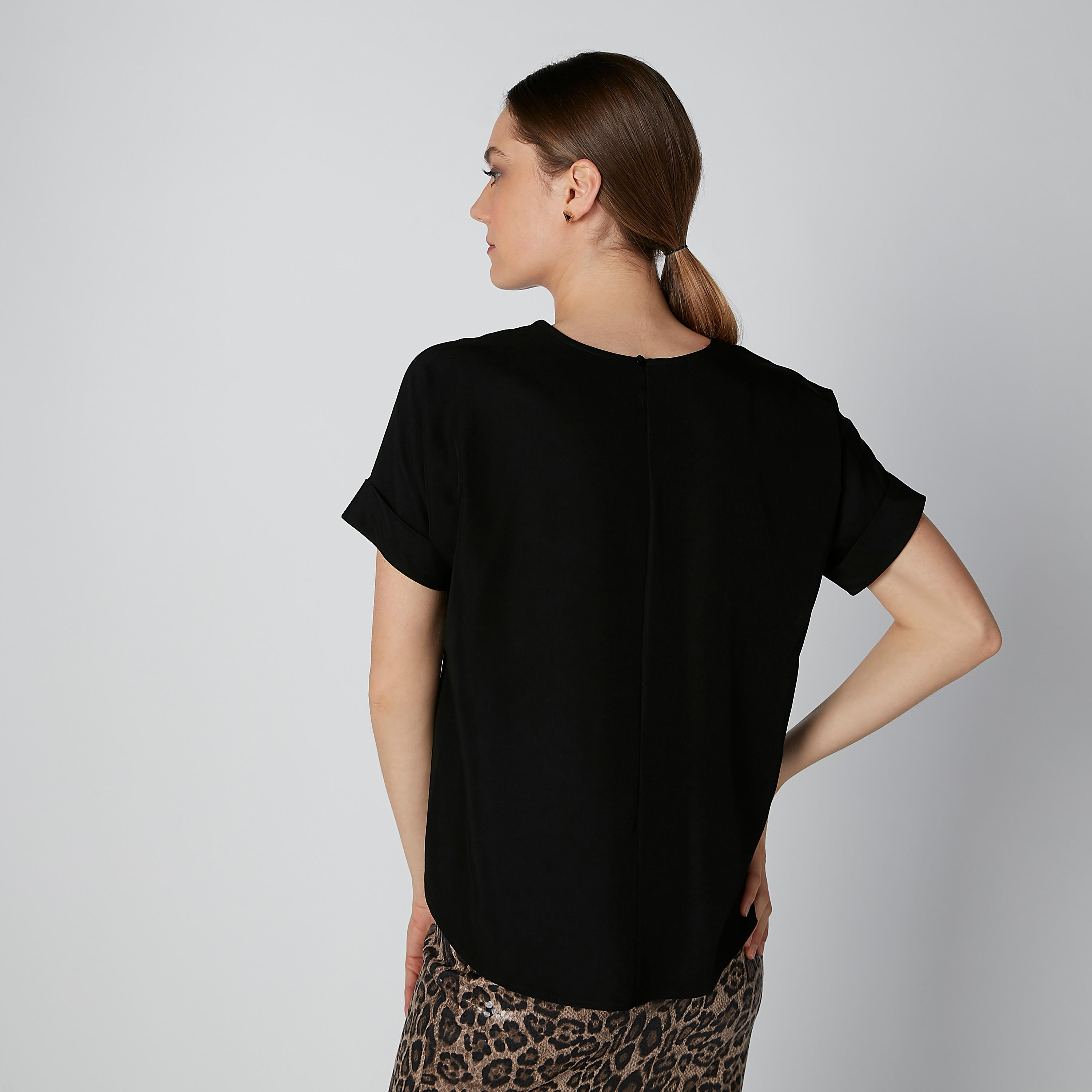 Plain Top with Round Neck and Apple Hem-women-clothing-shirtsandblouses-blouses-image-3