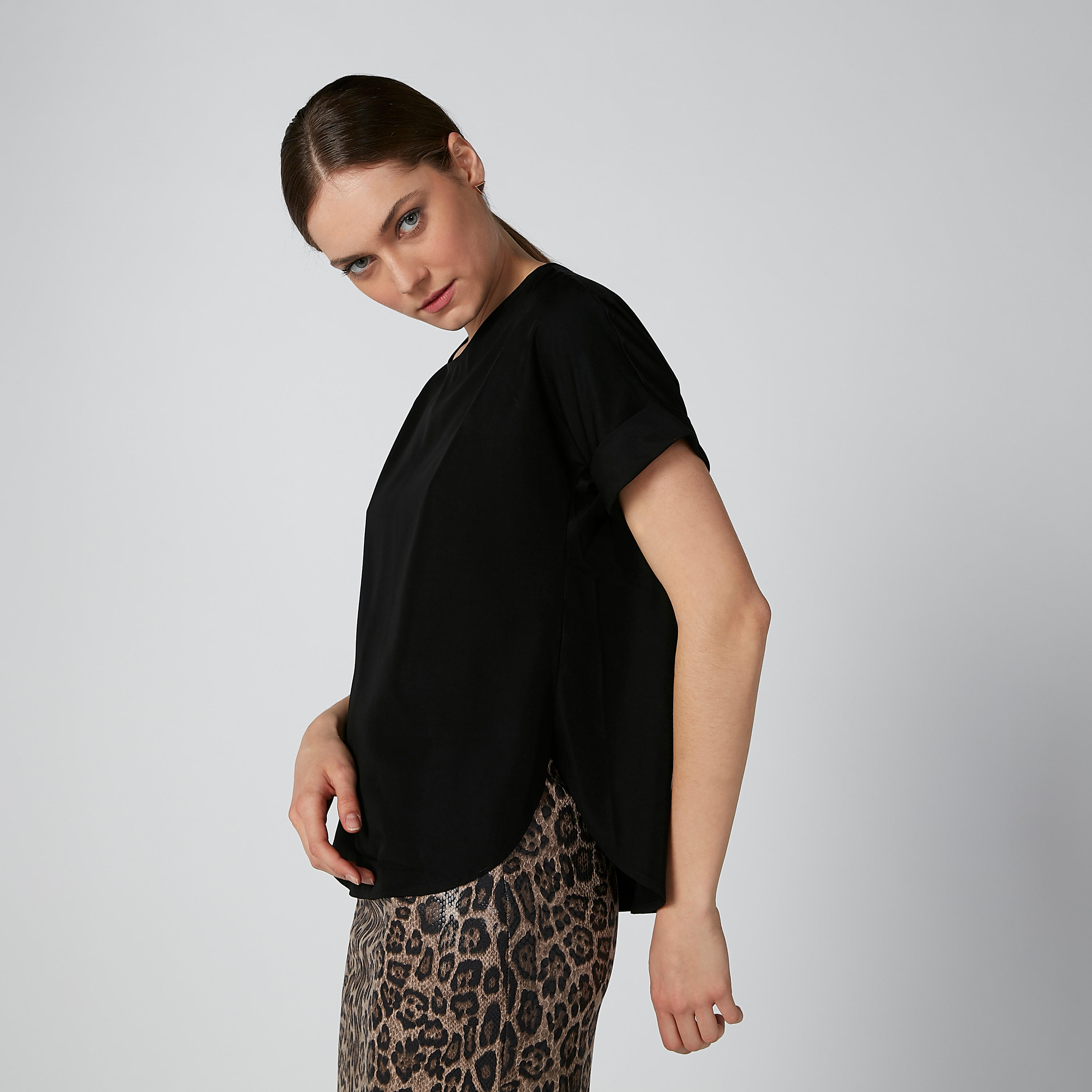 Plain Top with Round Neck and Apple Hem-women-clothing-shirtsandblouses-blouses-image-4