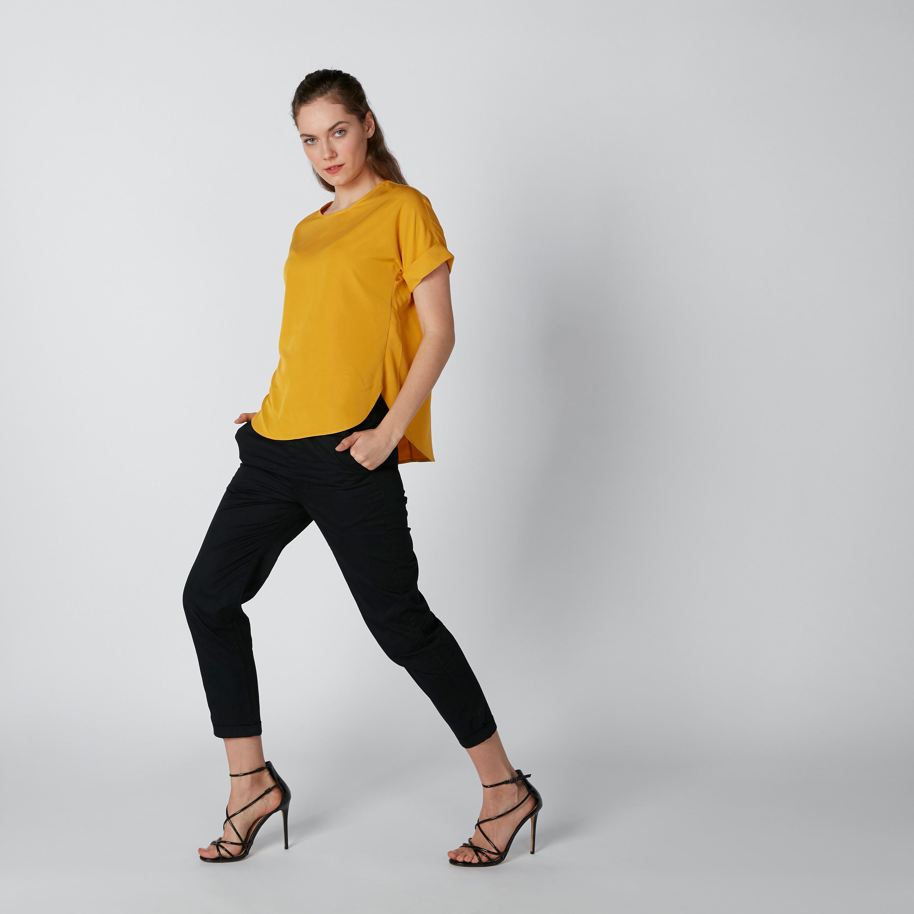 بلوزة بياقة مستديرة وأكمام متصلة وحوّاف منحنية-women-clothing-shirtsandblouses-blouses-image-1