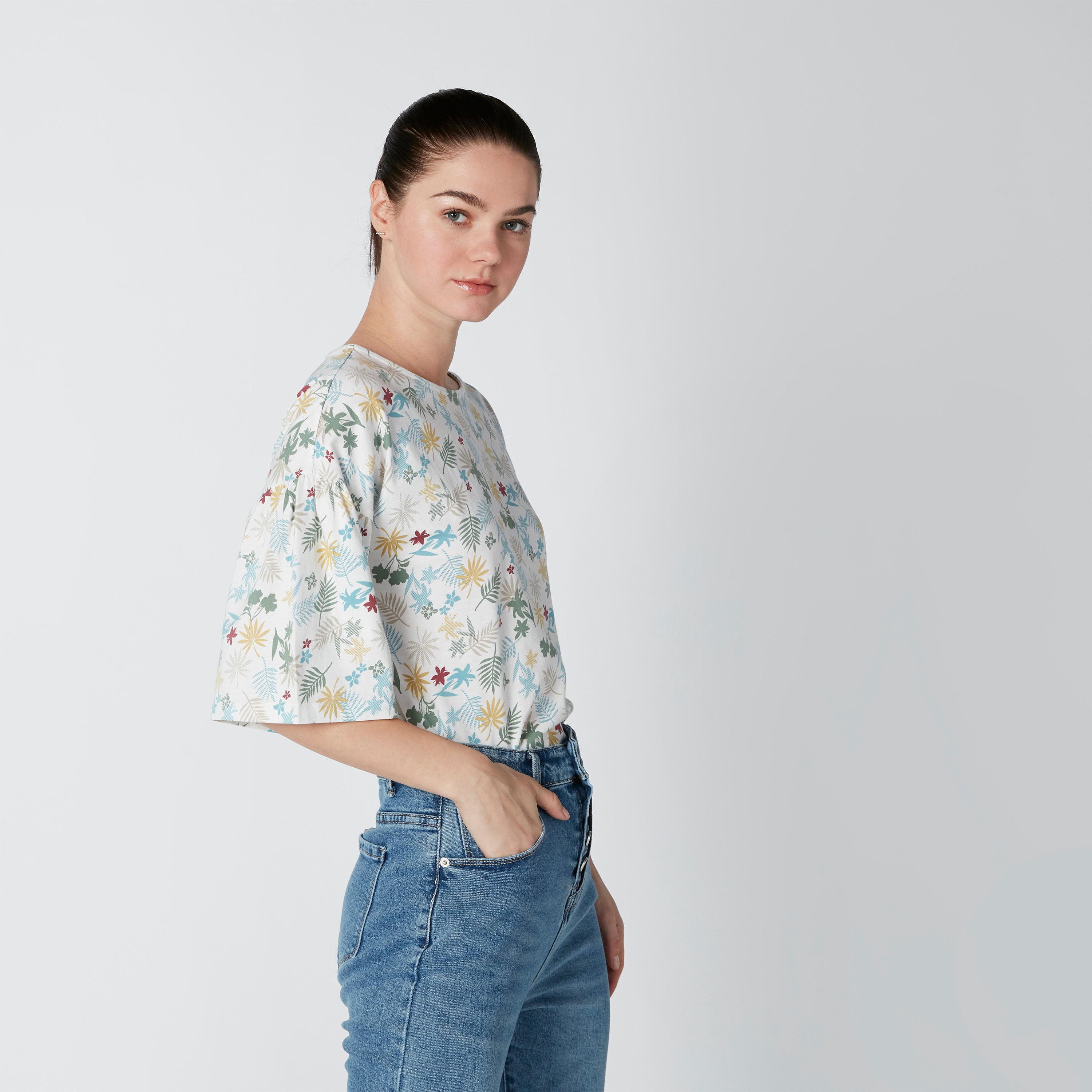 بلوزة بياقة مستديرة وأكمام واسعة وطبعات أزهار-women-clothing-shirtsandblouses-blouses-image-4