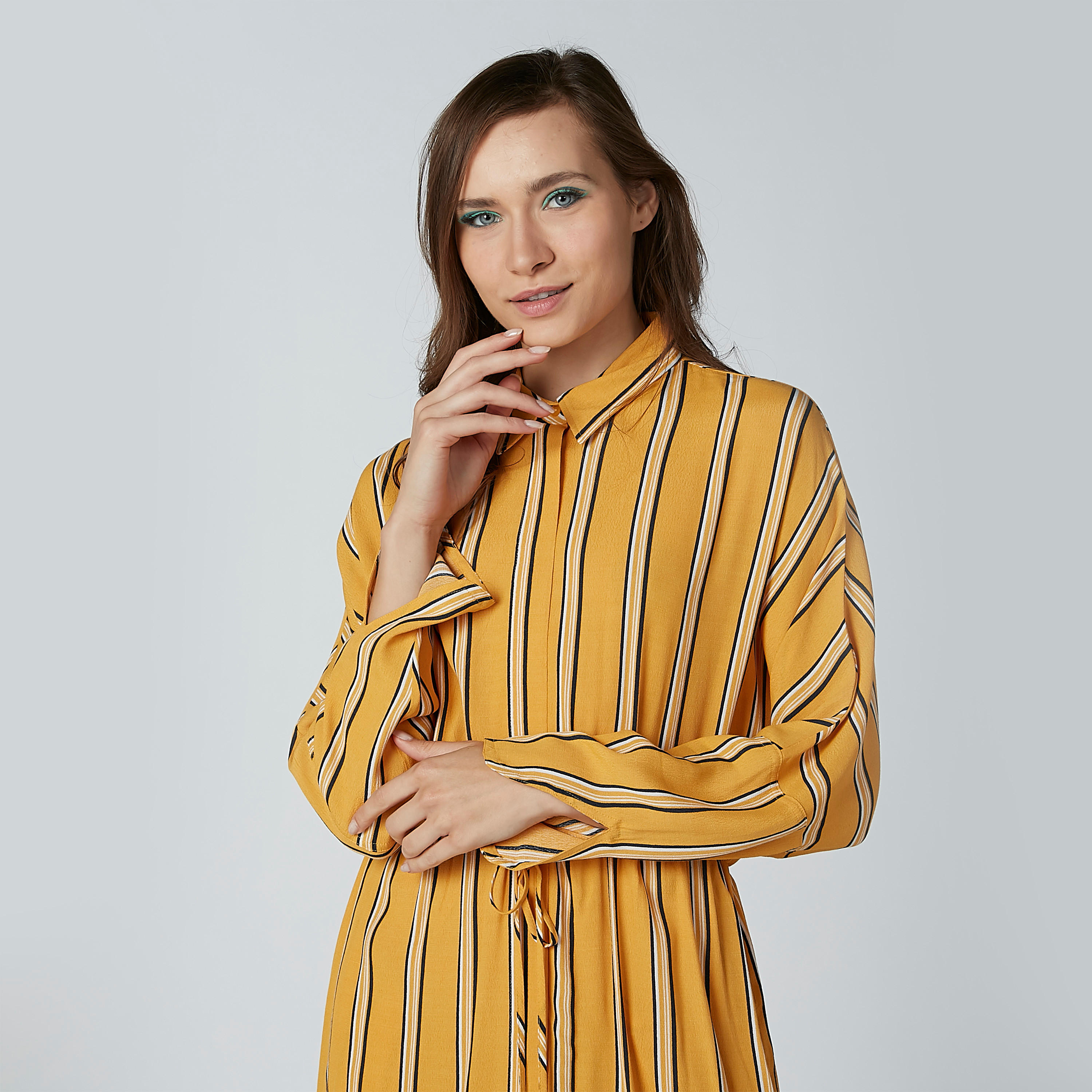 فستان قصير مقلم بأكمام طويلة وأربطة-women-clothing-dresses-image-1