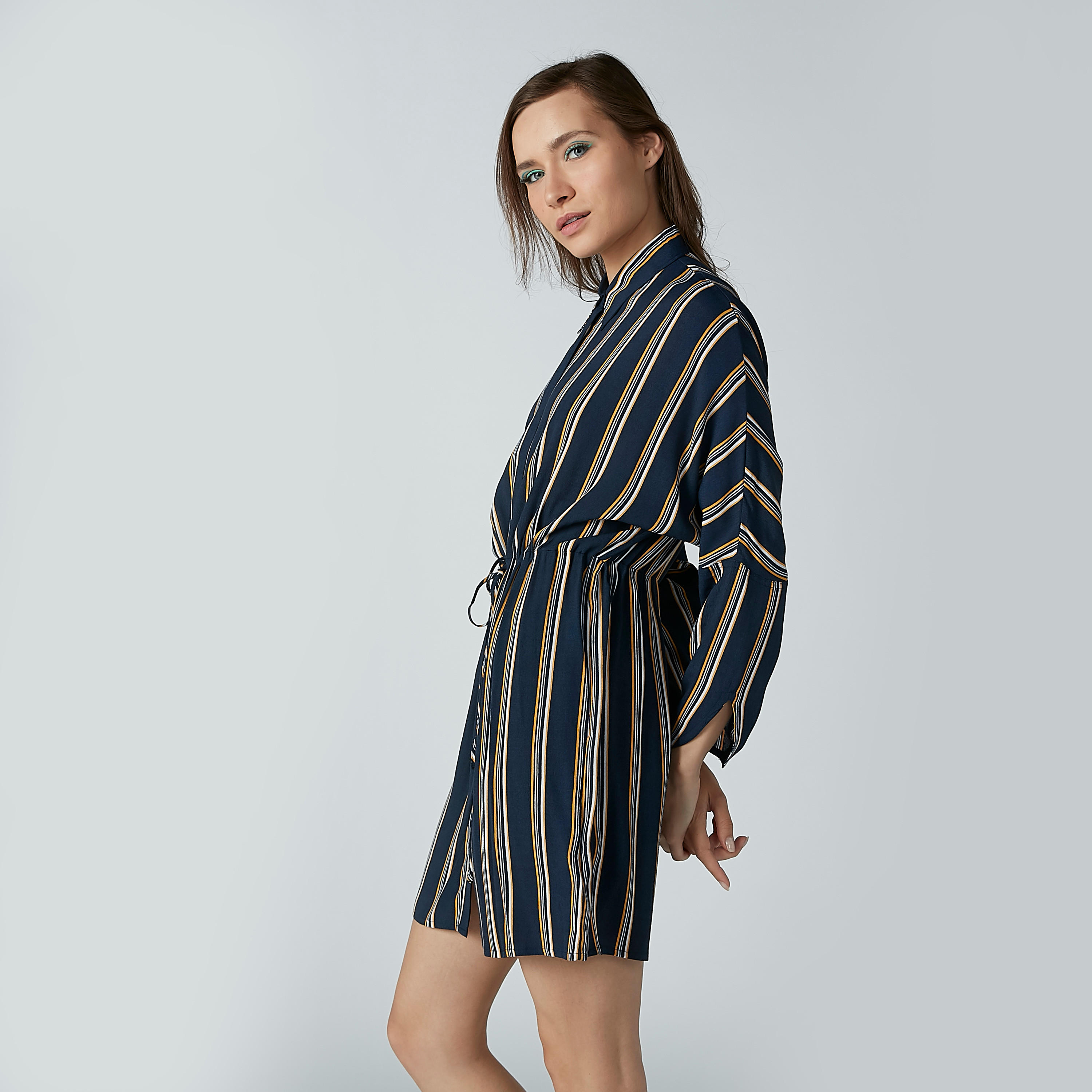 فستان قميص قصير مقلم بأكمام طويلة وأربطة-women-clothing-dresses-image-5
