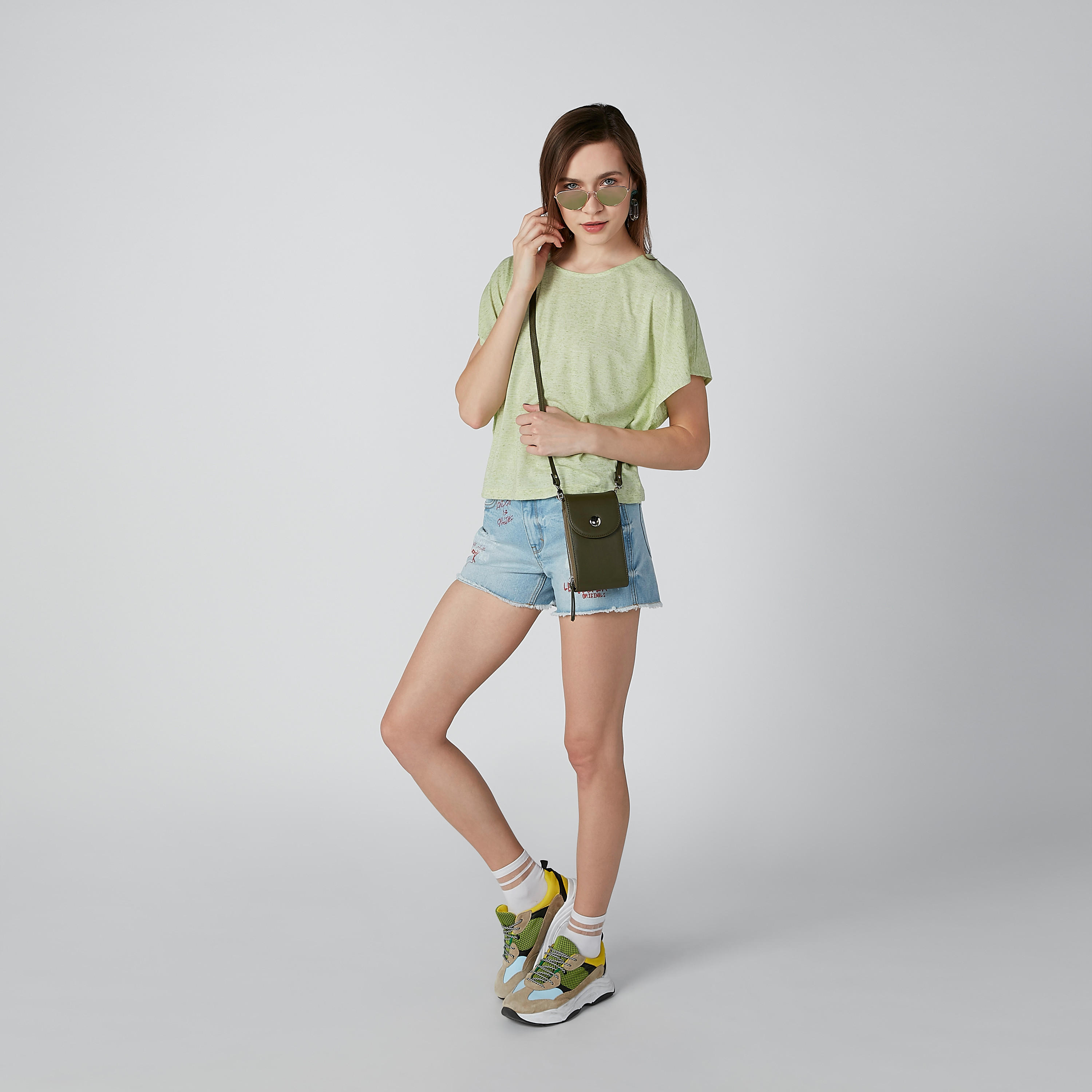 بلوزة بياقة مستديرة وأكمام واسعة-women-clothing-tshirts-image-4