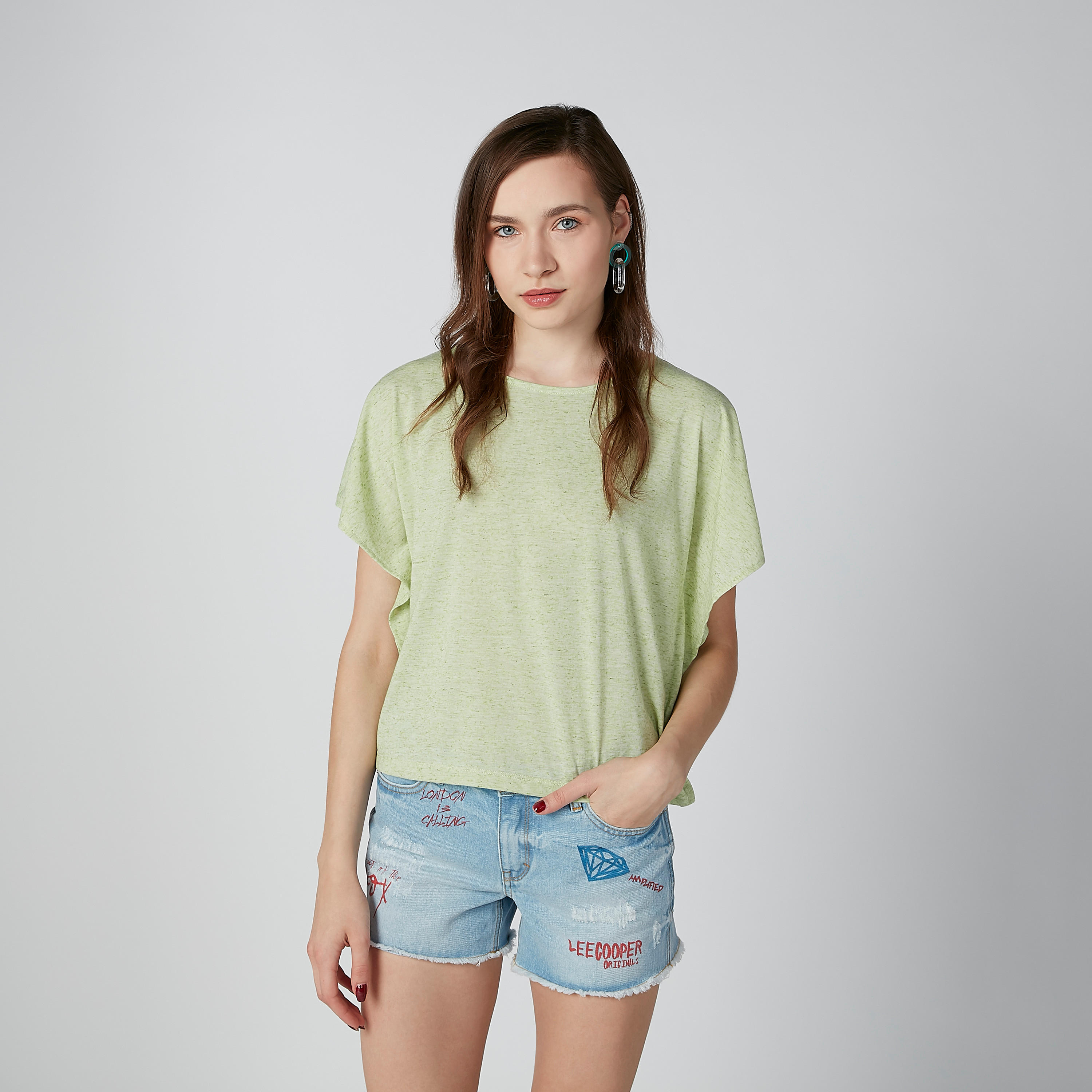 بلوزة بياقة مستديرة وأكمام واسعة-women-clothing-tshirts-image-2