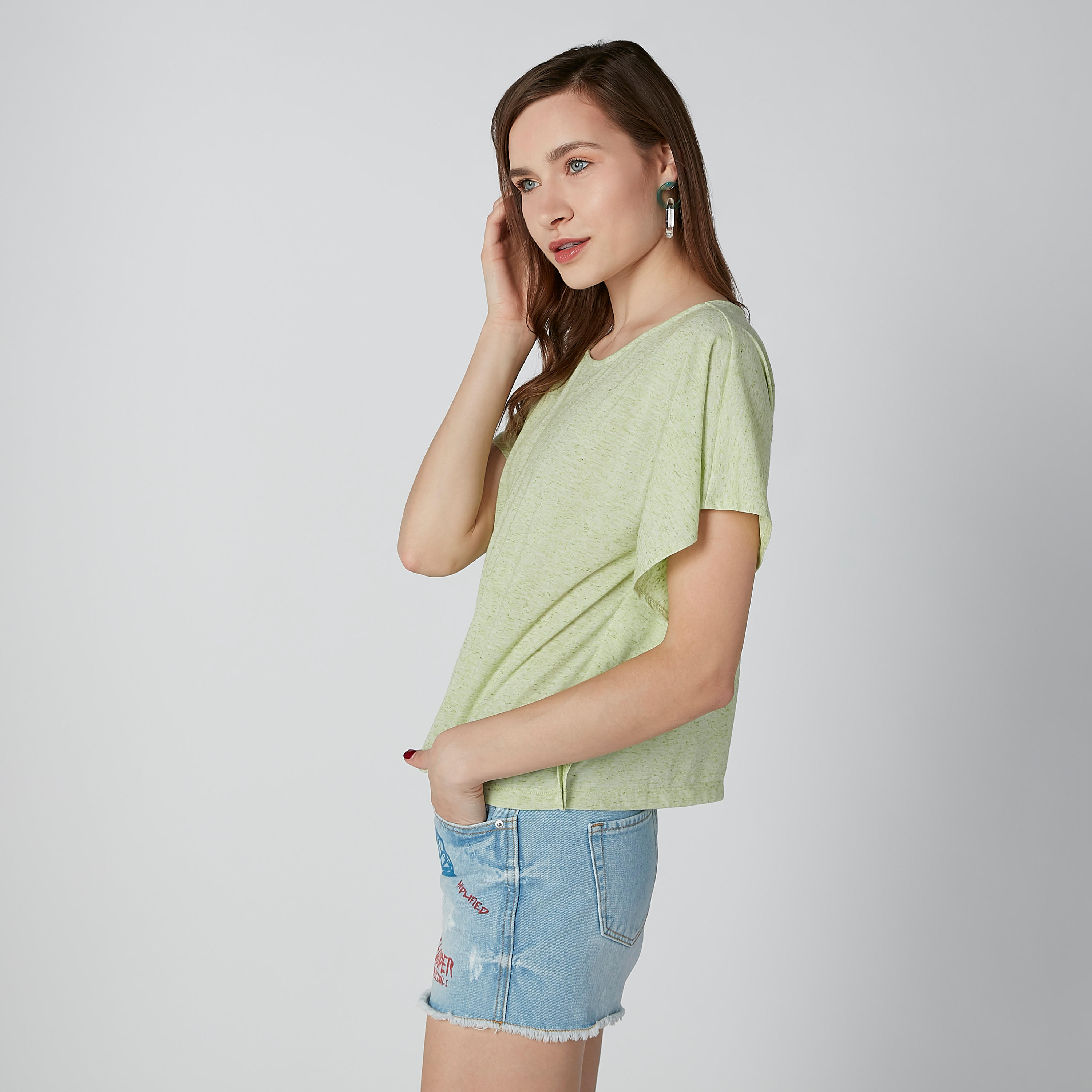 بلوزة بياقة مستديرة وأكمام واسعة-women-clothing-tshirts-image-1