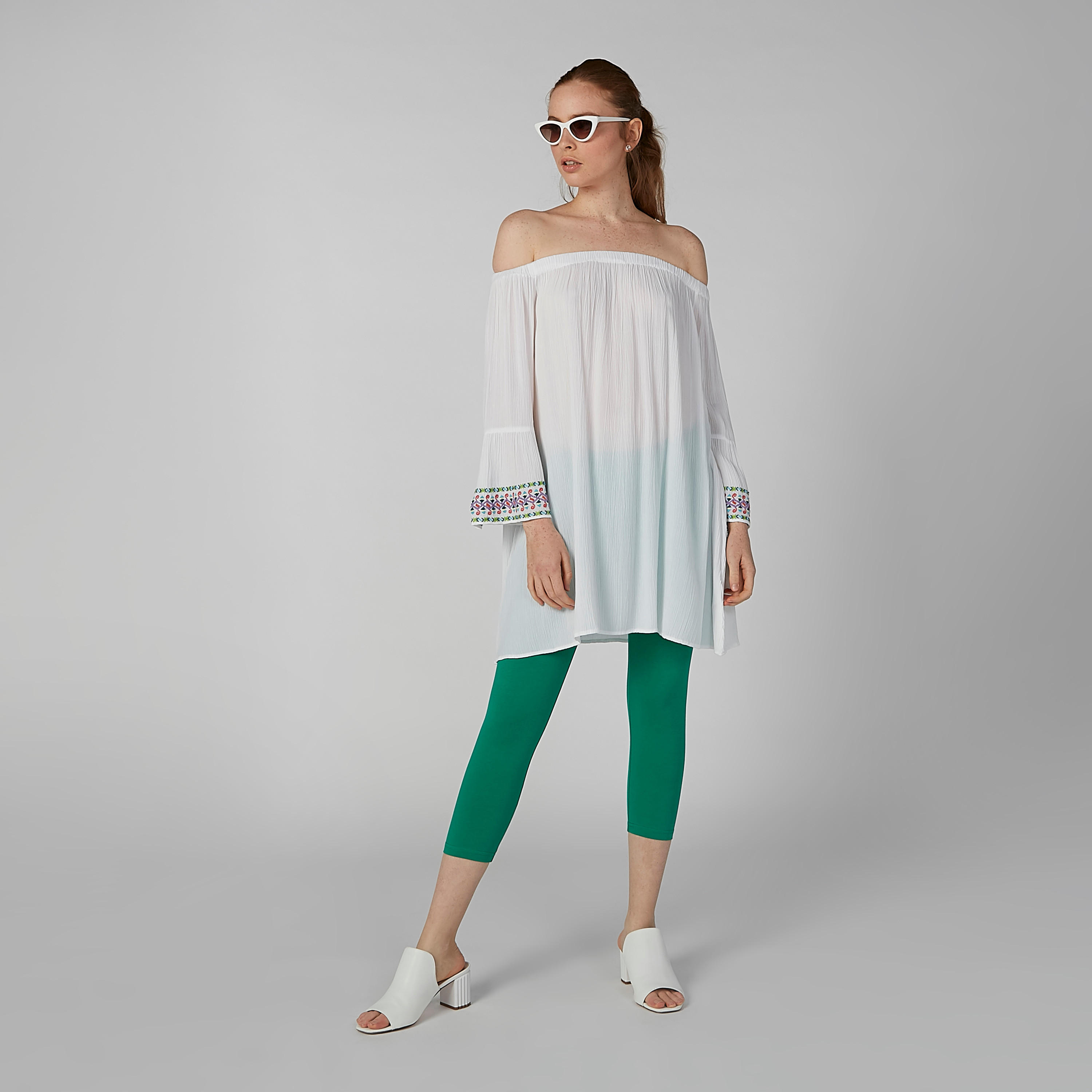بنطال ليقنز سادة قصير بخصر مطاطي-women-clothing-bottoms-leggings-image-1