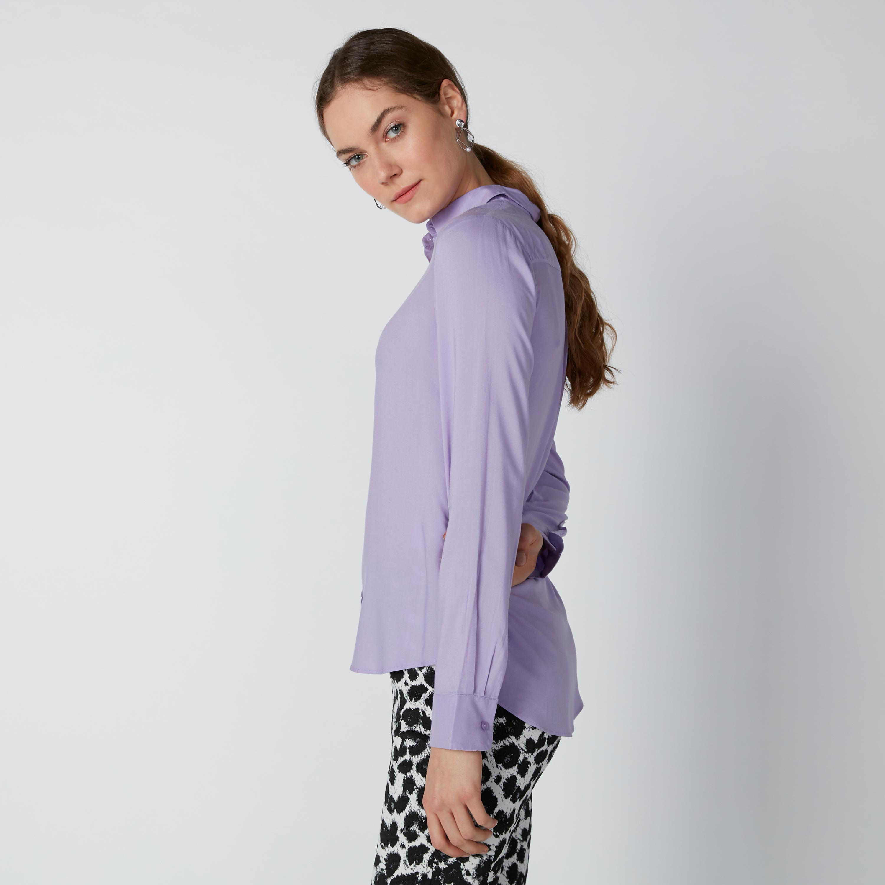 قميص بقصّة عادية وأكمام طويلة-women-clothing-shirtsandblouses-shirts-image-2