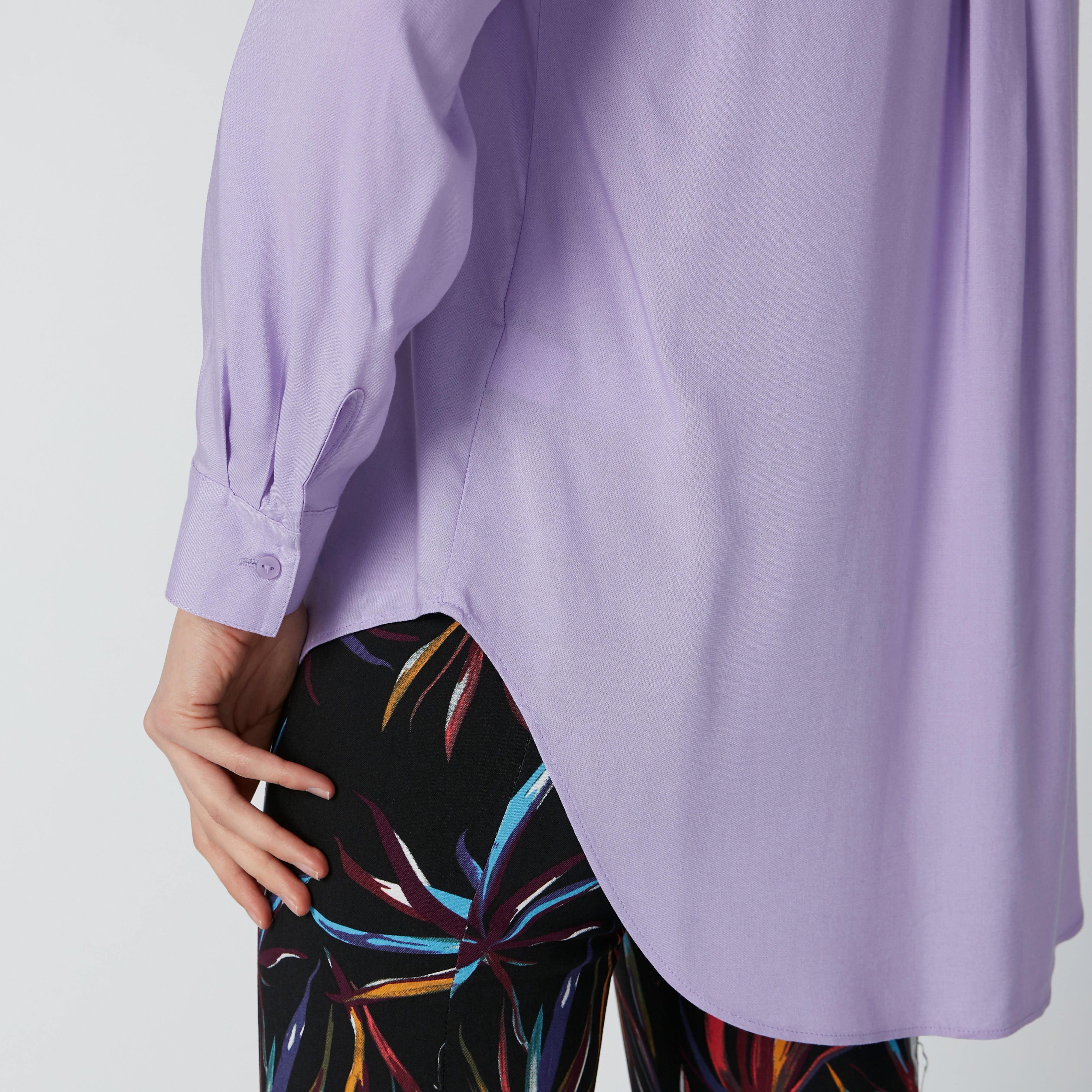 بلوزة بحواف غير مستوية وأكمام طويلة وياقة ماندارين-women-clothing-shirtsandblouses-blouses-image-6