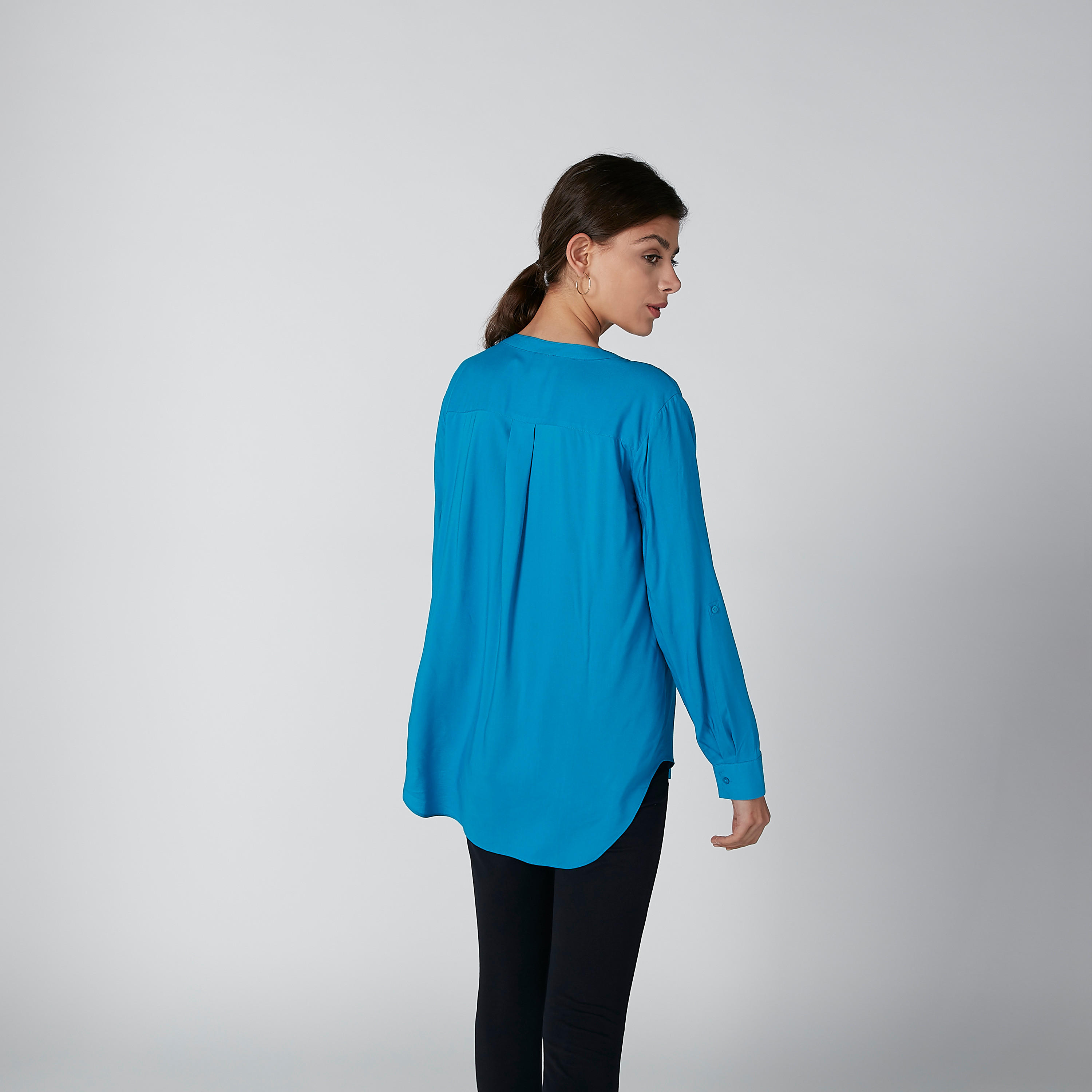 بلوزة سادة بياقة ماندارين وحوّاف غير مستوية-women-clothing-shirtsandblouses-blouses-image-2