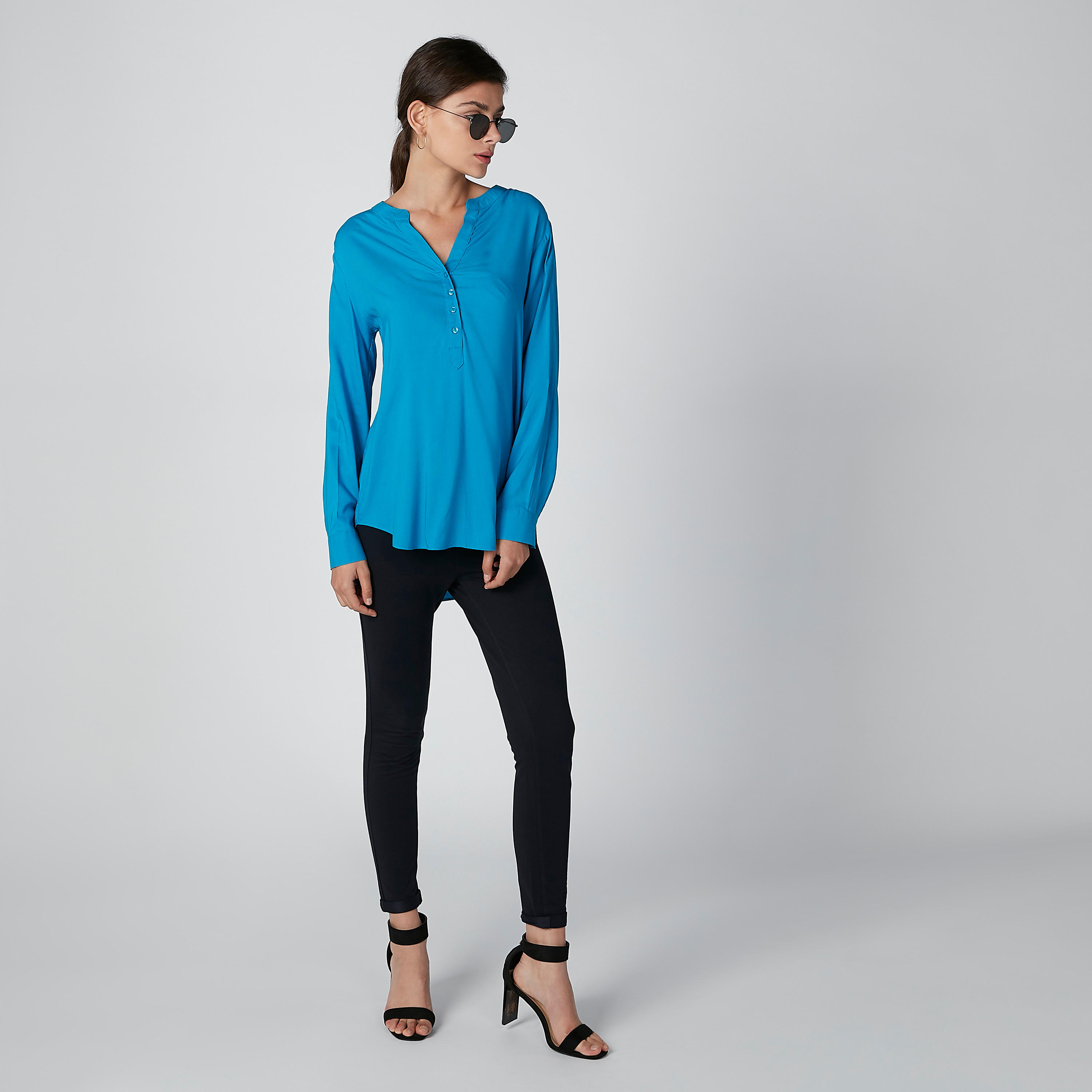 بلوزة سادة بياقة ماندارين وحوّاف غير مستوية-women-clothing-shirtsandblouses-blouses-image-3