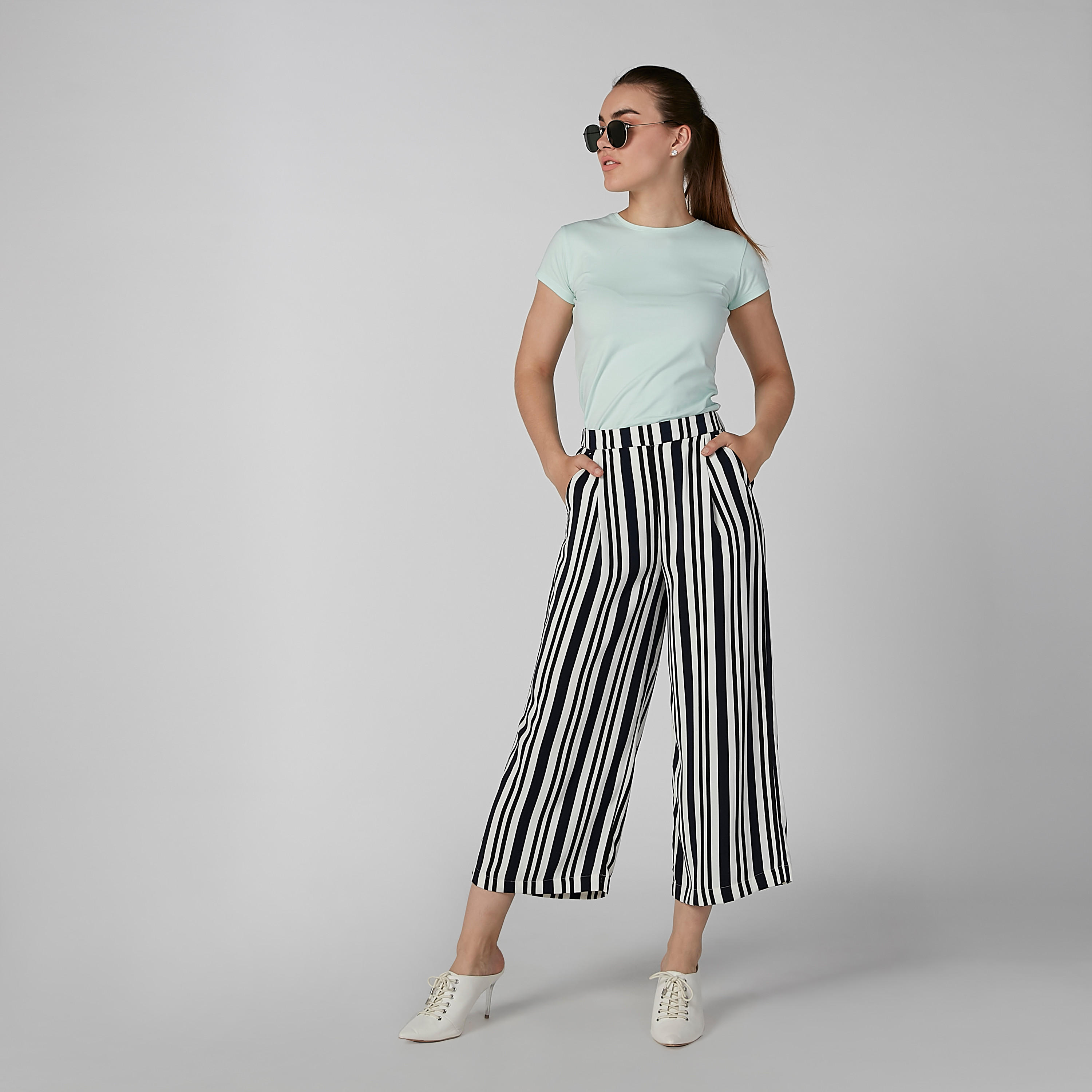 تيشيرت سادة بياقة مستديرة وأكمام كاب-women-clothing-tshirts-image-2