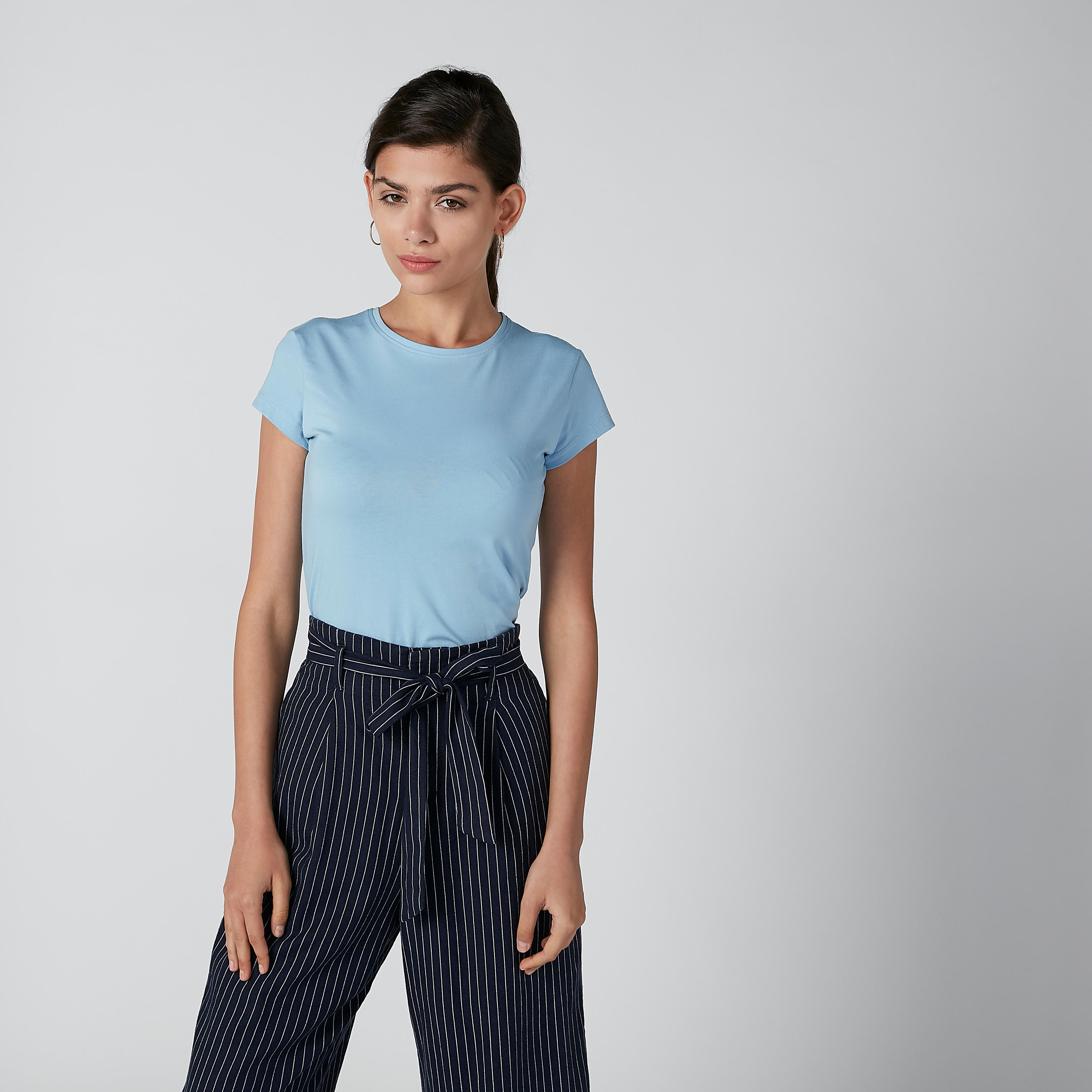 تيشيرت سادة بياقة مستديرة وأكمام كاب-women-clothing-tshirts-image-1