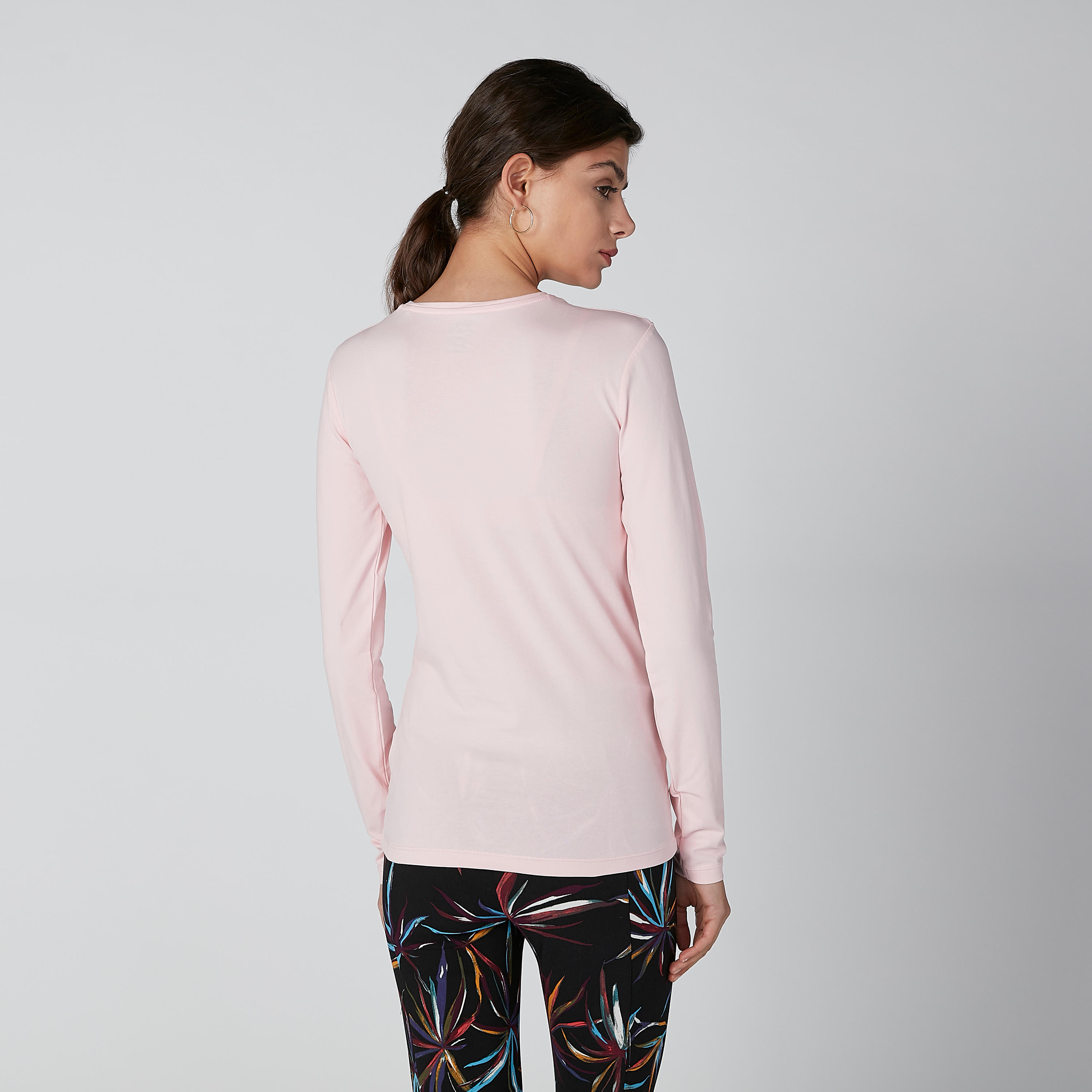 تيشيرت سادة بياقة مستديرة وأكمام طويلة-women-clothing-tshirts-image-2