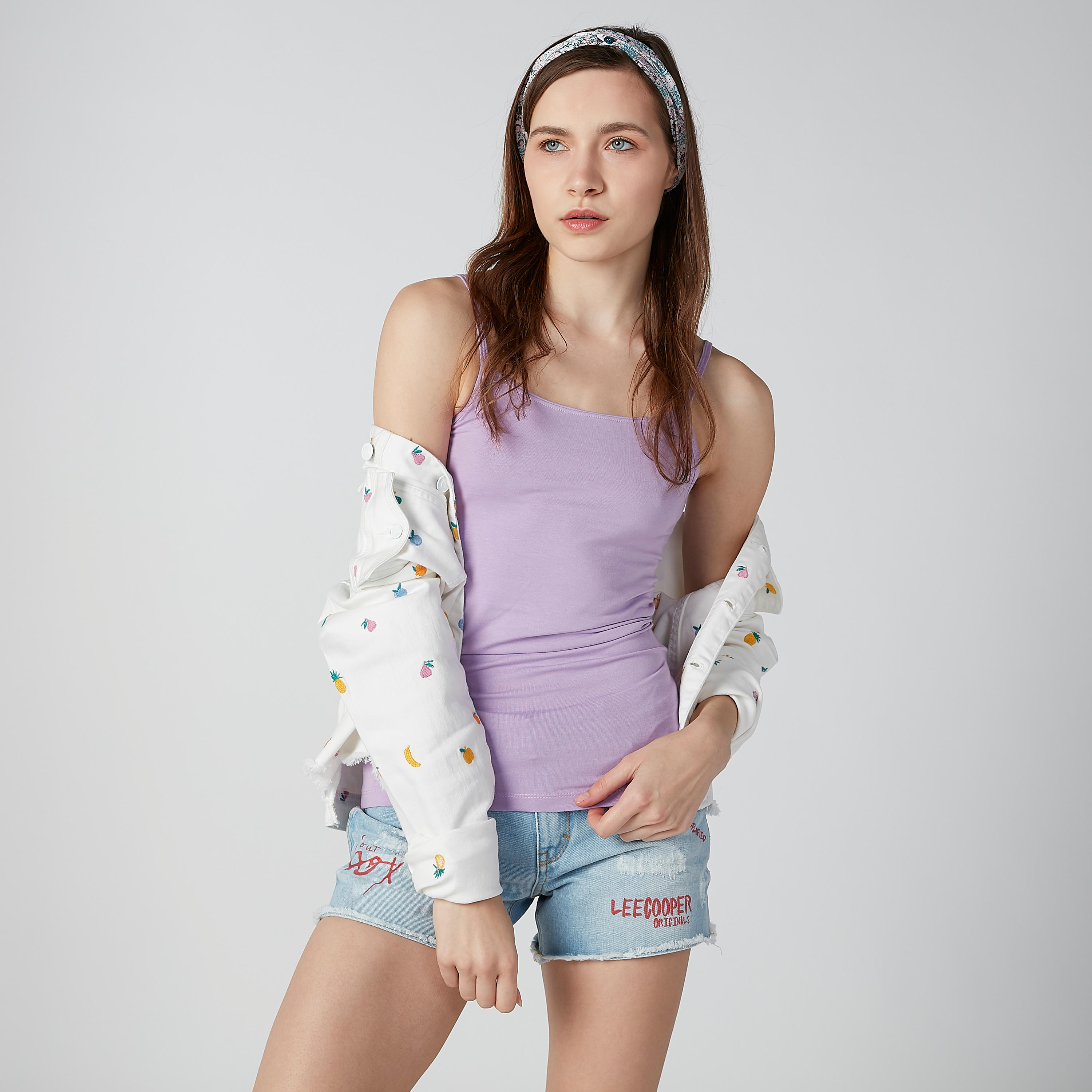 بلوزة سادة بياقة عميقة وحمّالات رفيعة-women-clothing-tshirts-image-4