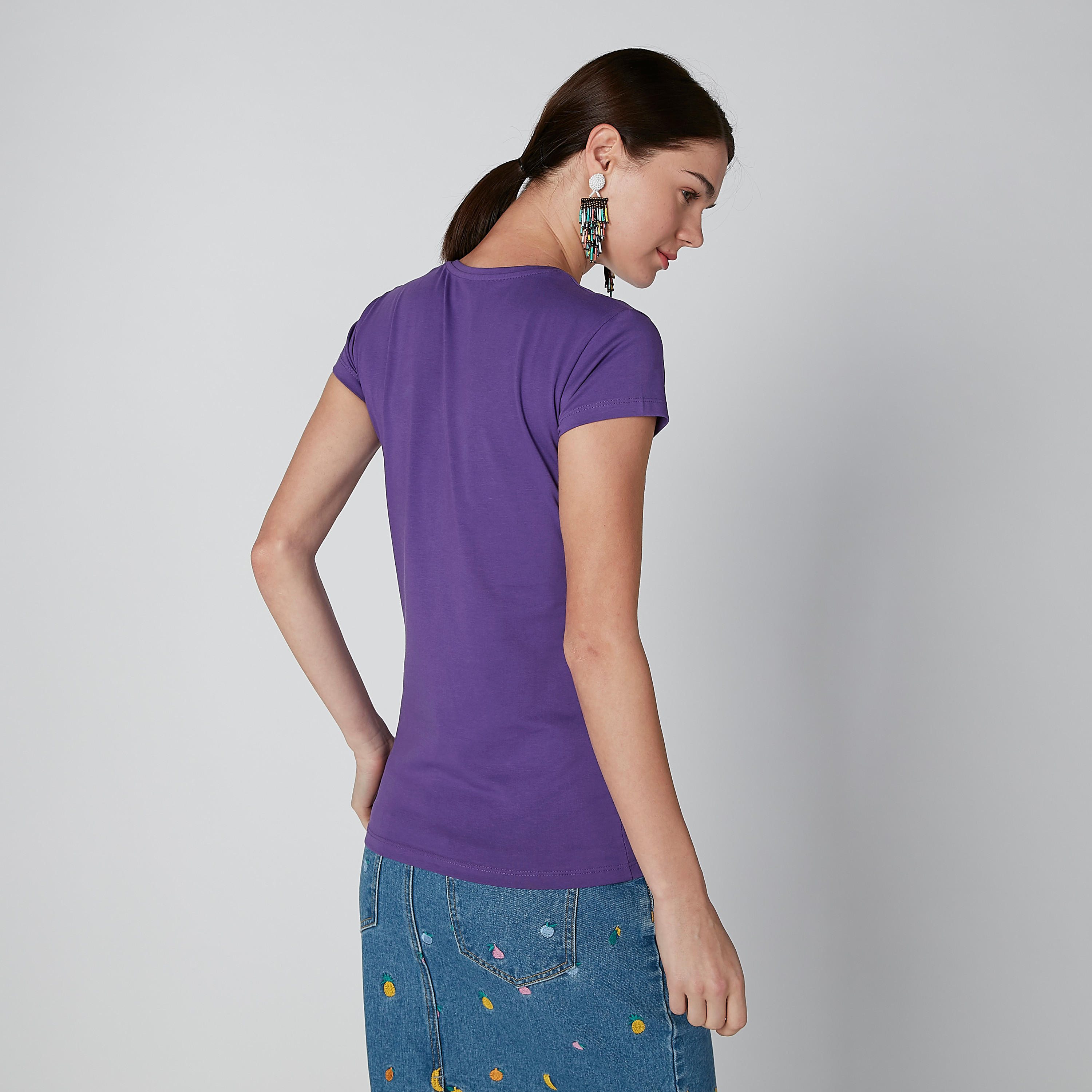 تيشيرت سادة بياقة ضيّقة وأكمام كاب-women-clothing-tshirts-image-2
