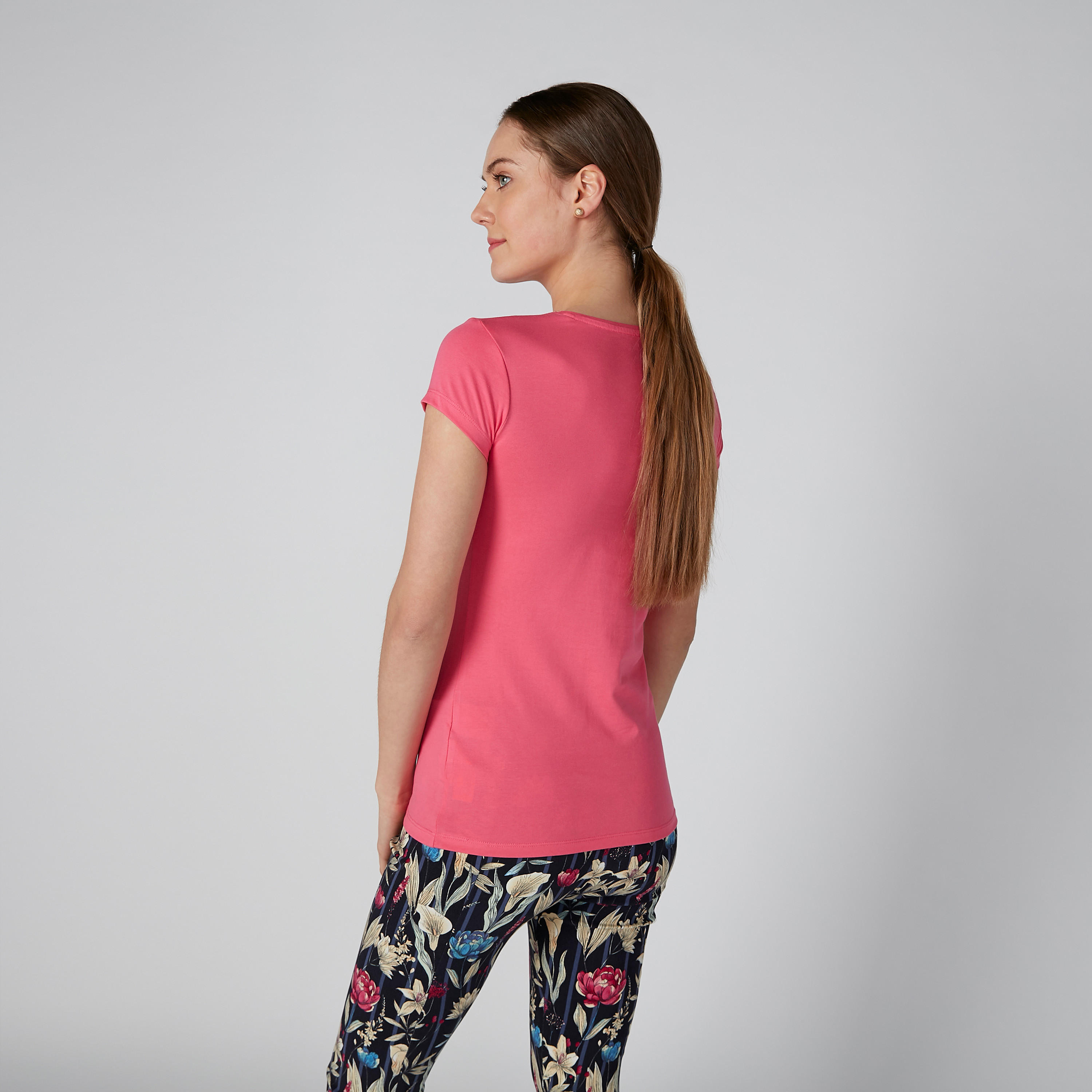 تيشيرت سادة بياقة مستديرة وأكمام كاب-women-clothing-tshirts-image-3